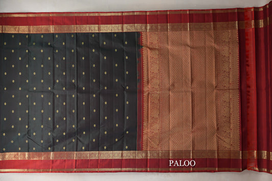 Dual Tone of Maroon and Green with Reddish Maroon Borders Vintage Kanjivaram Silk Saree paloo