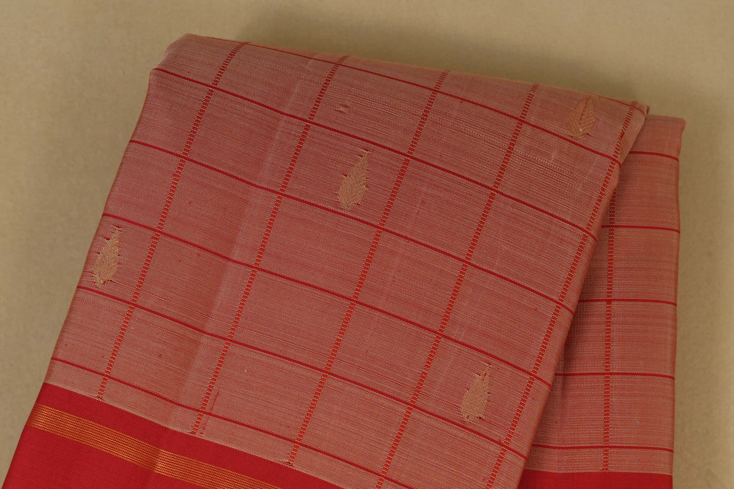 Onion Pink with Red Borders Kanjivaram Silk Saree body