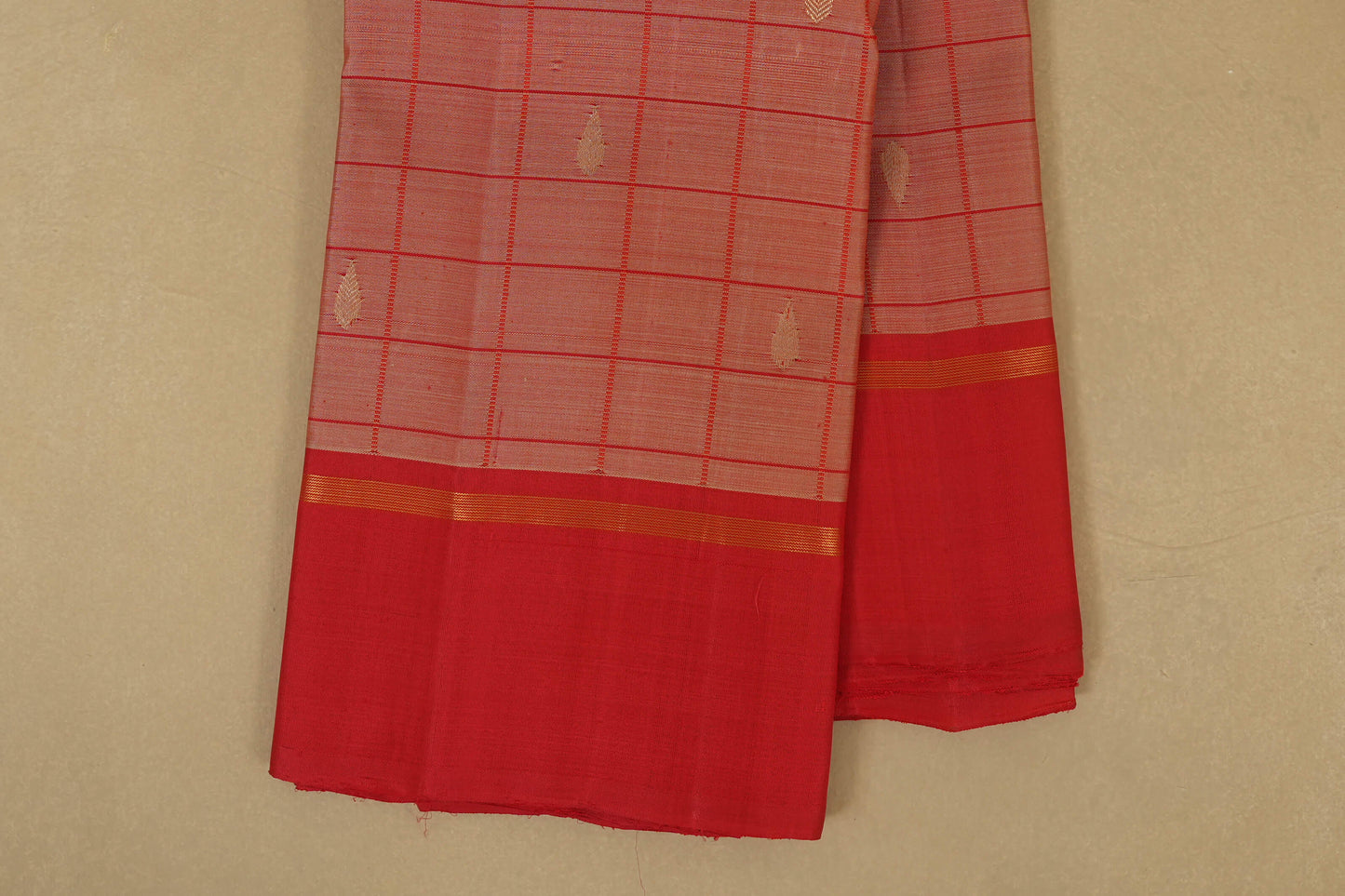 Onion Pink with Red Borders Kanjivaram Silk Saree borders