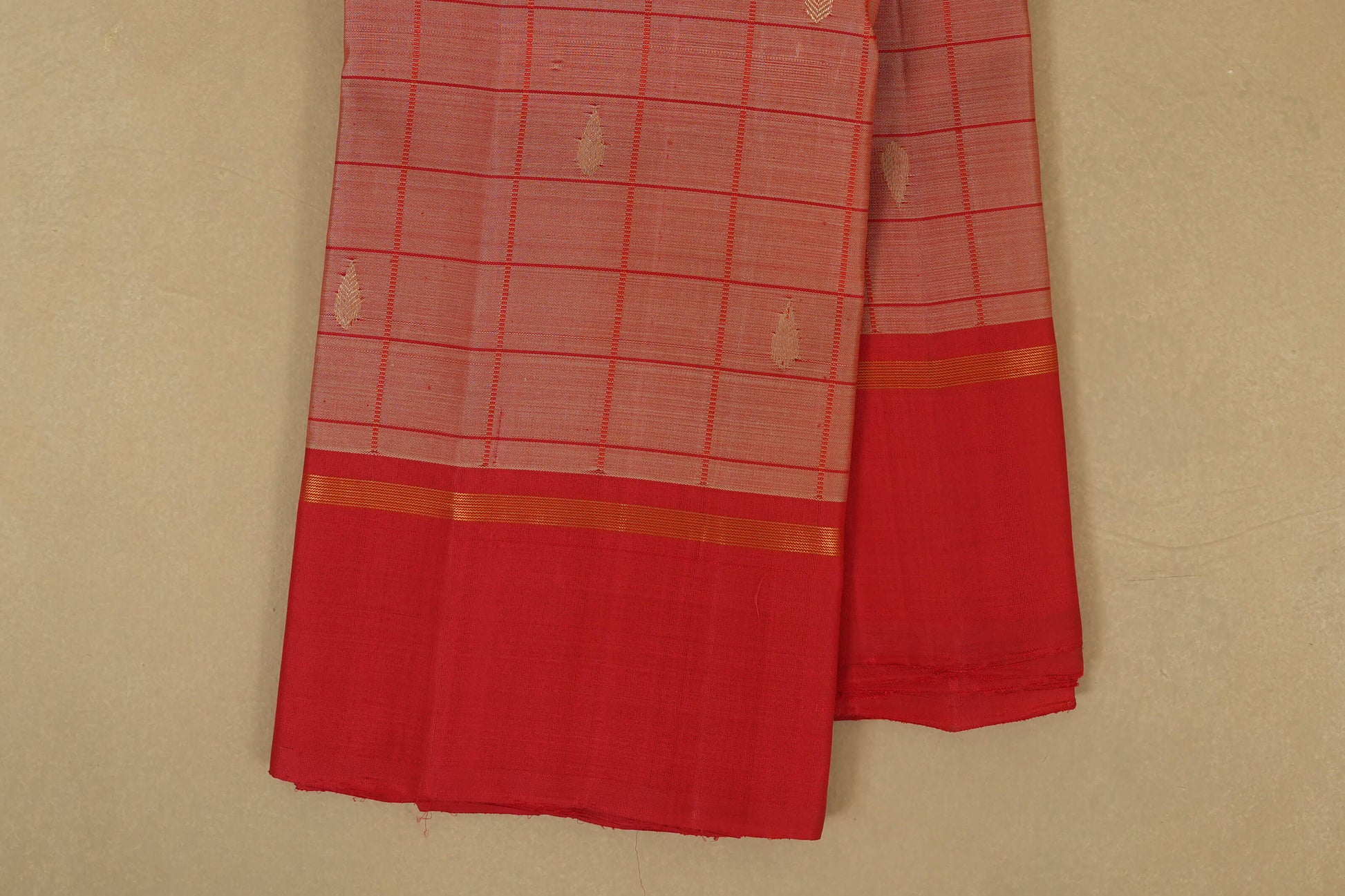 Onion Pink with Red Borders Kanjivaram Silk Saree borders