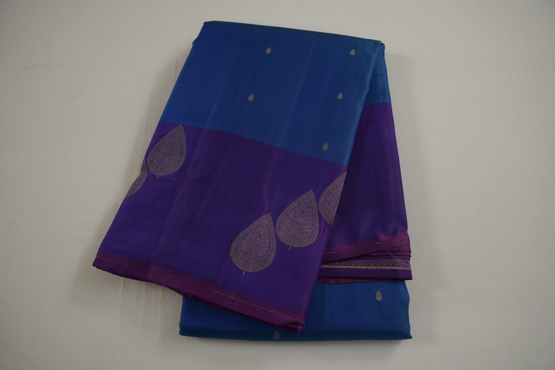 Bluish green dual tone light weight kanchipuram silk saree