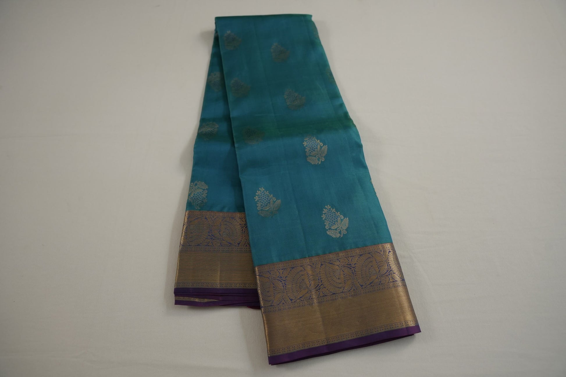 Bridal light weight kanchipuram silk saree