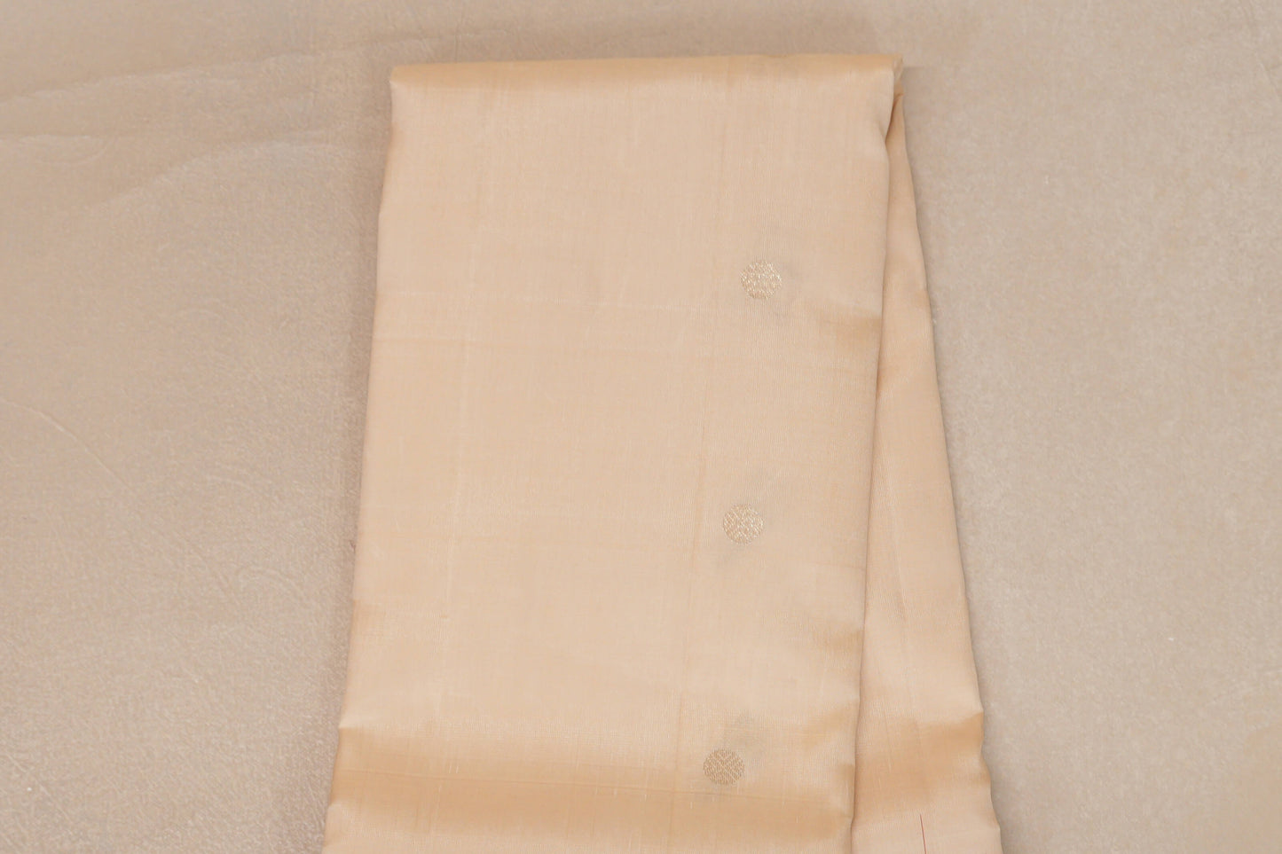 Cream with Bright Red Borders Light Weight Kanjivaram Silk Saree body