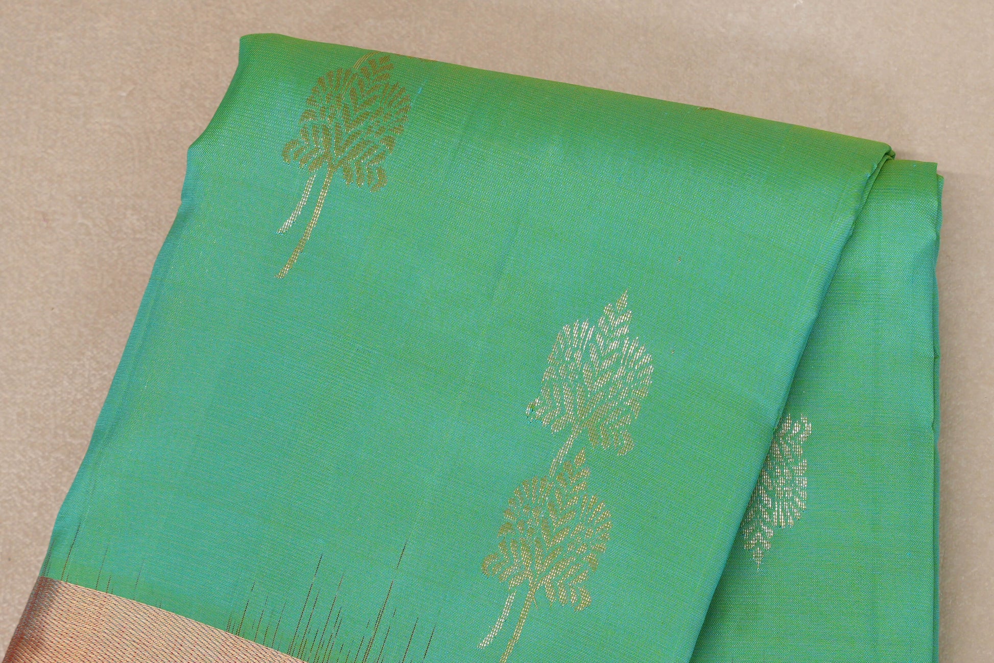 Light Pastel Green with Pink Borders Light Weight Kanjivaram Silk Saree body
