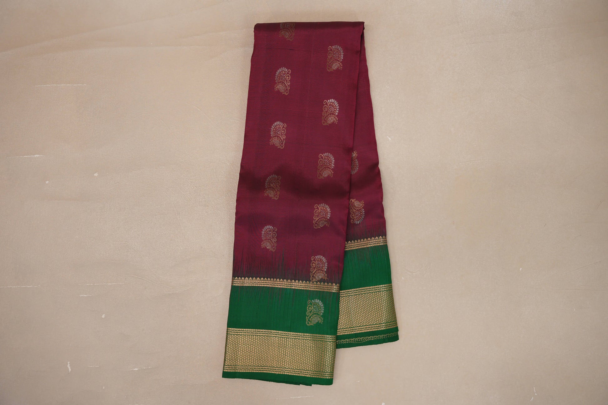 Online Deep Magenta with Emerald Green Borders Light Weight Kanjivaram Silk Saree