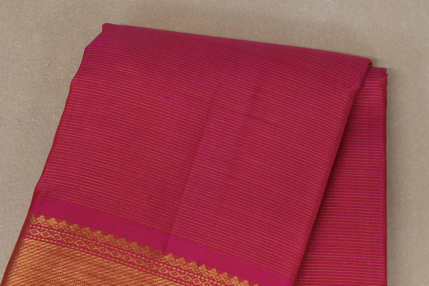 Deep Rani Pink Vaira Oosi Vintage Kanjivaram Silk Saree body