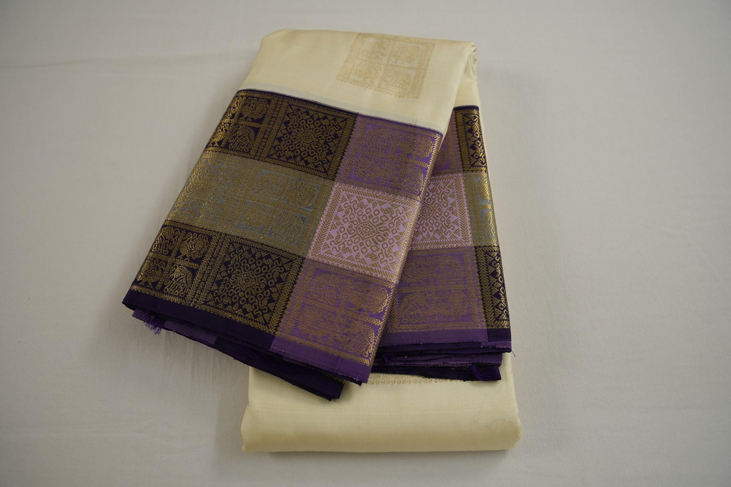 Off-white kanchipuram silk saree