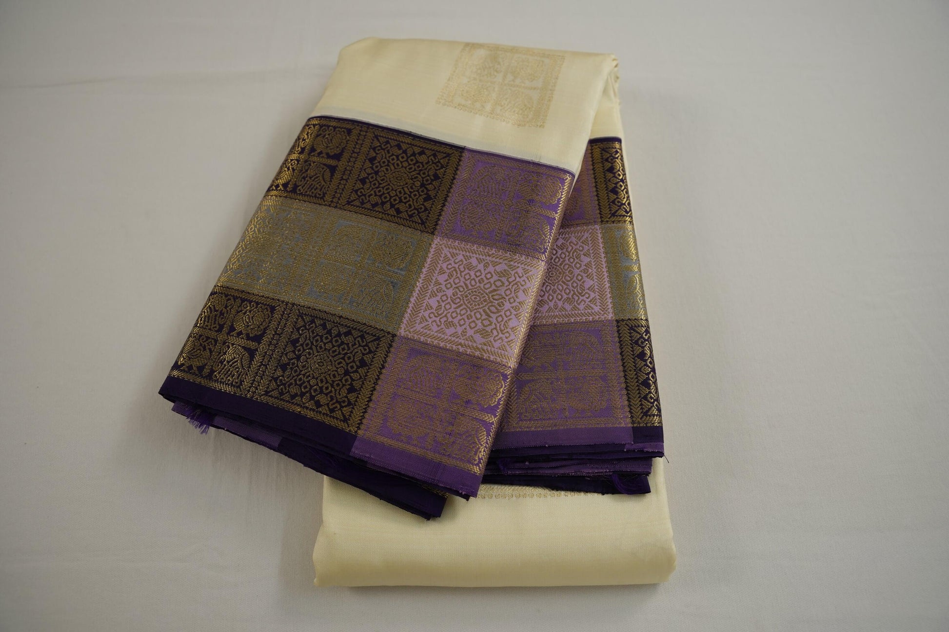 Off-white kanchipuram silk saree
