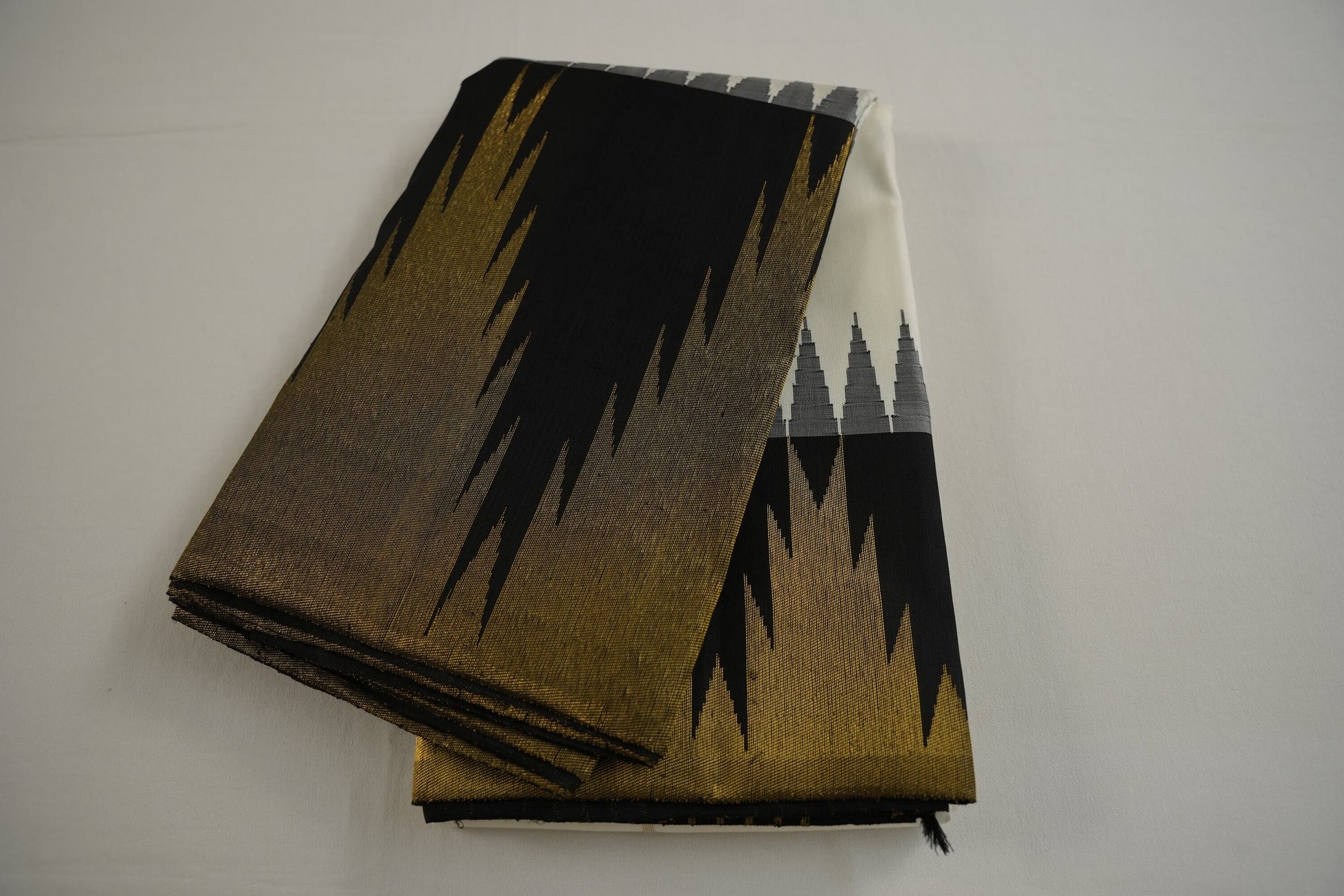 Off-white kanchipuram silk saree