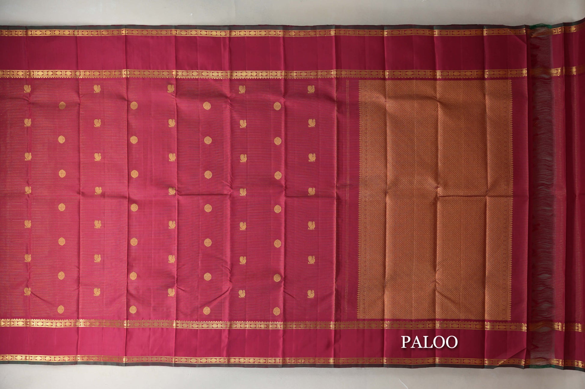 Reddish Pink Vaira Oosi with Rettai Pettu Borders Vintage Kanjivaram Silk Saree paloo