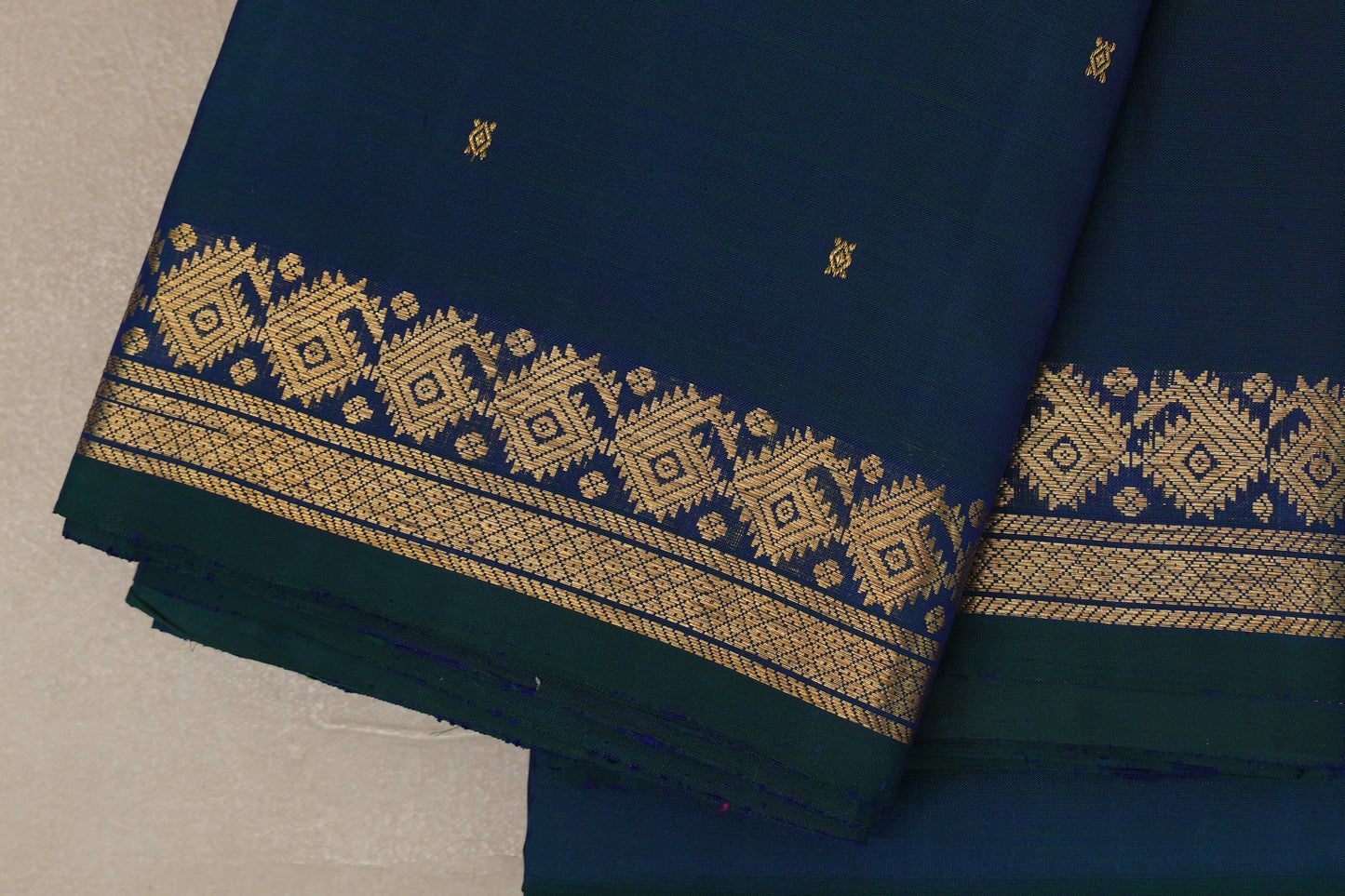 Dual Tone of Green and Blue Vintage Kanjivaram Silk Saree border