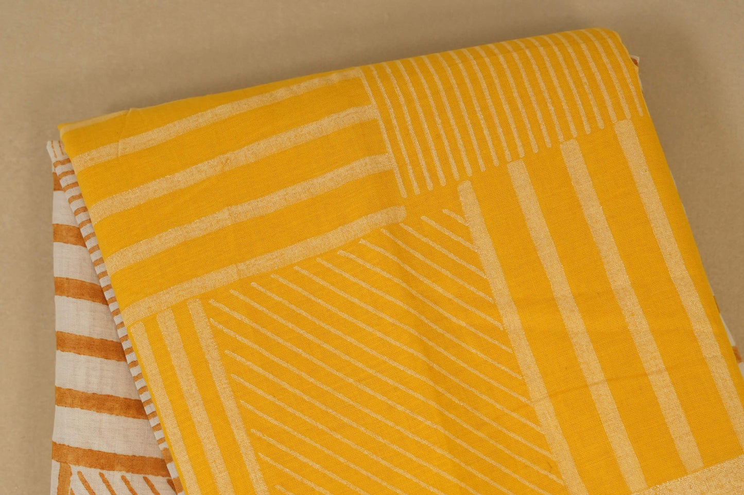 Ombre Yellow White Cotton Saree body