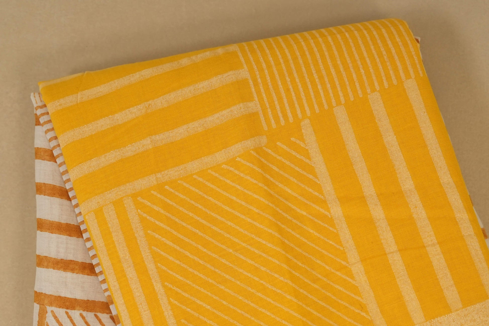 Ombre Yellow White Cotton Saree body