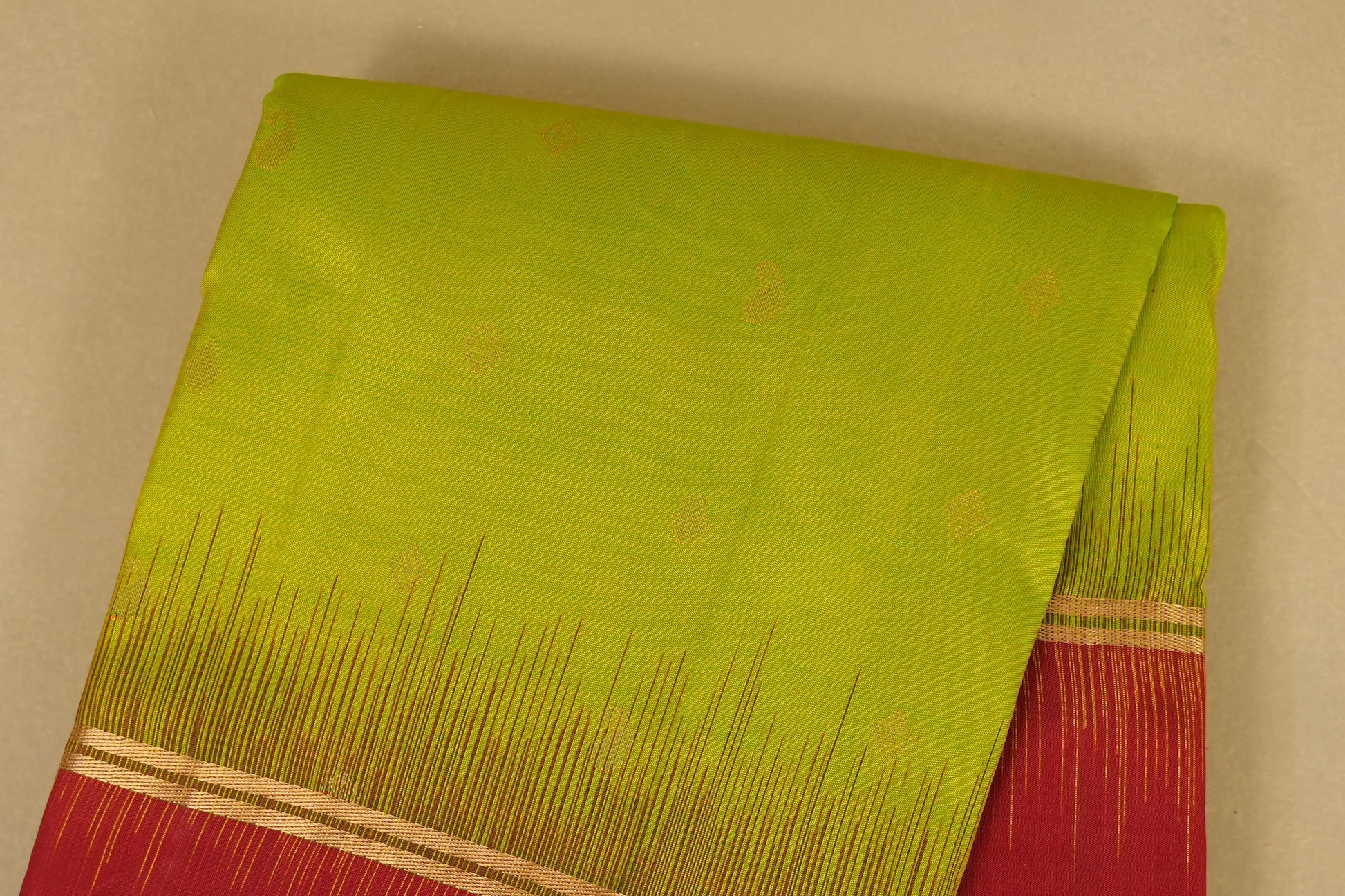 Fluorescent Green with Red Borders Light Weight Kanjivaram Silk Saree body
