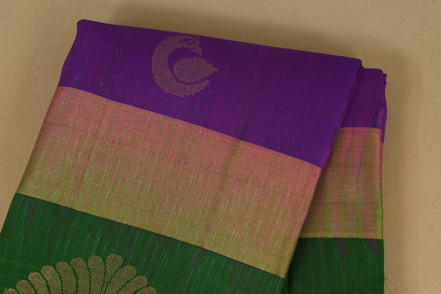 Magenta with Green Borders Light Weight Kanjivaram Silk Saree body