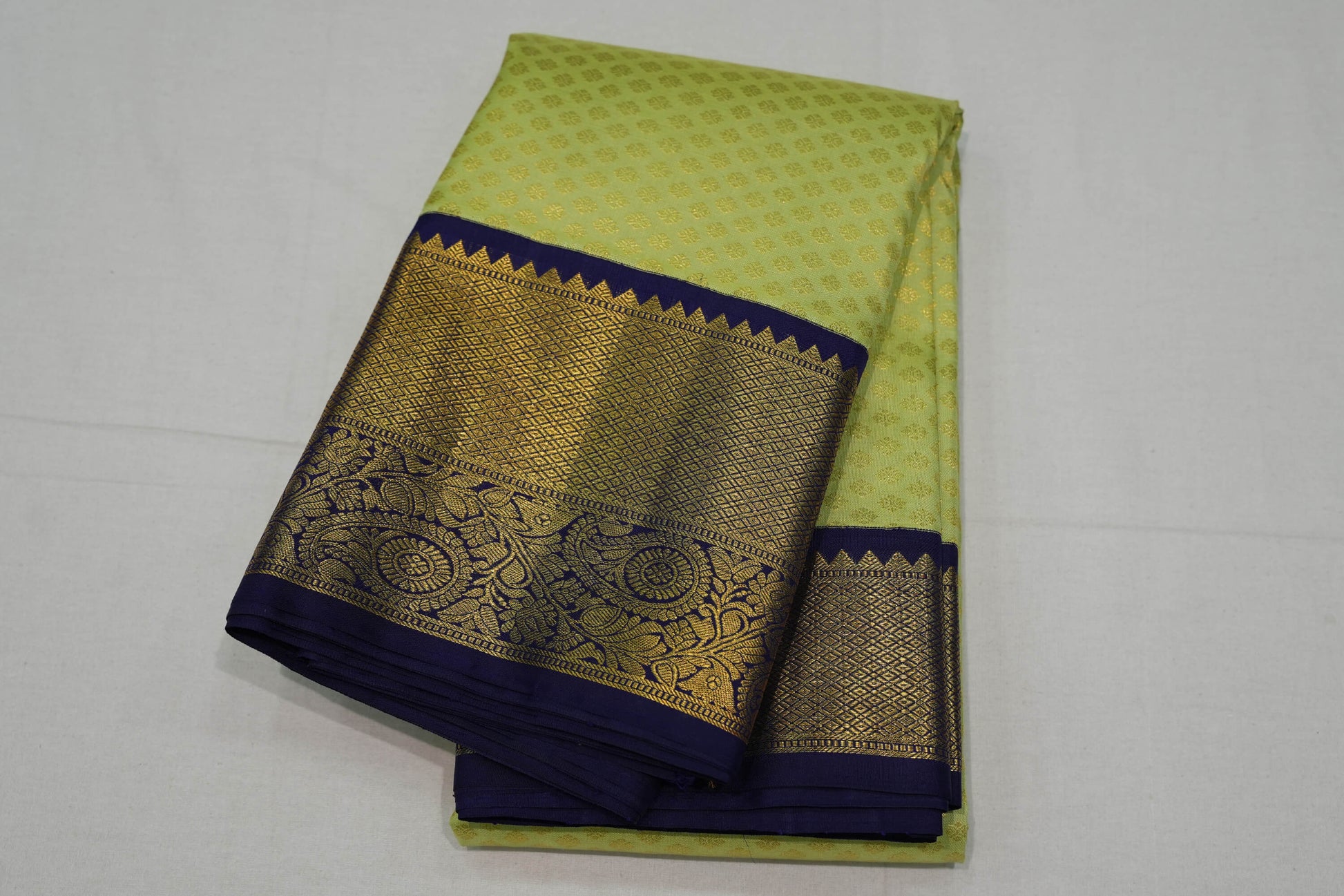 Floration green kanchipuram silk saree