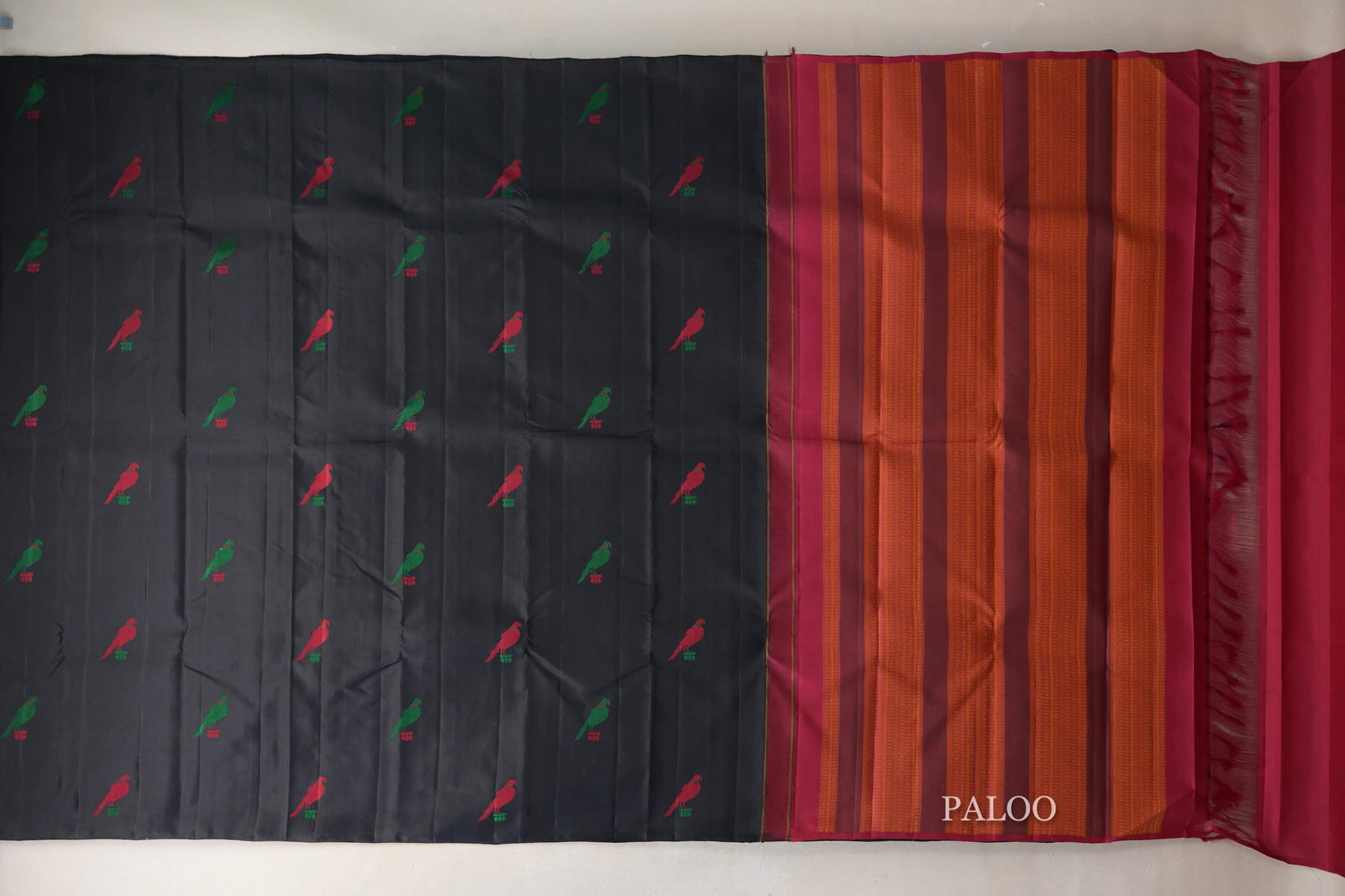 Black Borderless Thread Woven Vintage Kanjivaram Silk Saree paloo