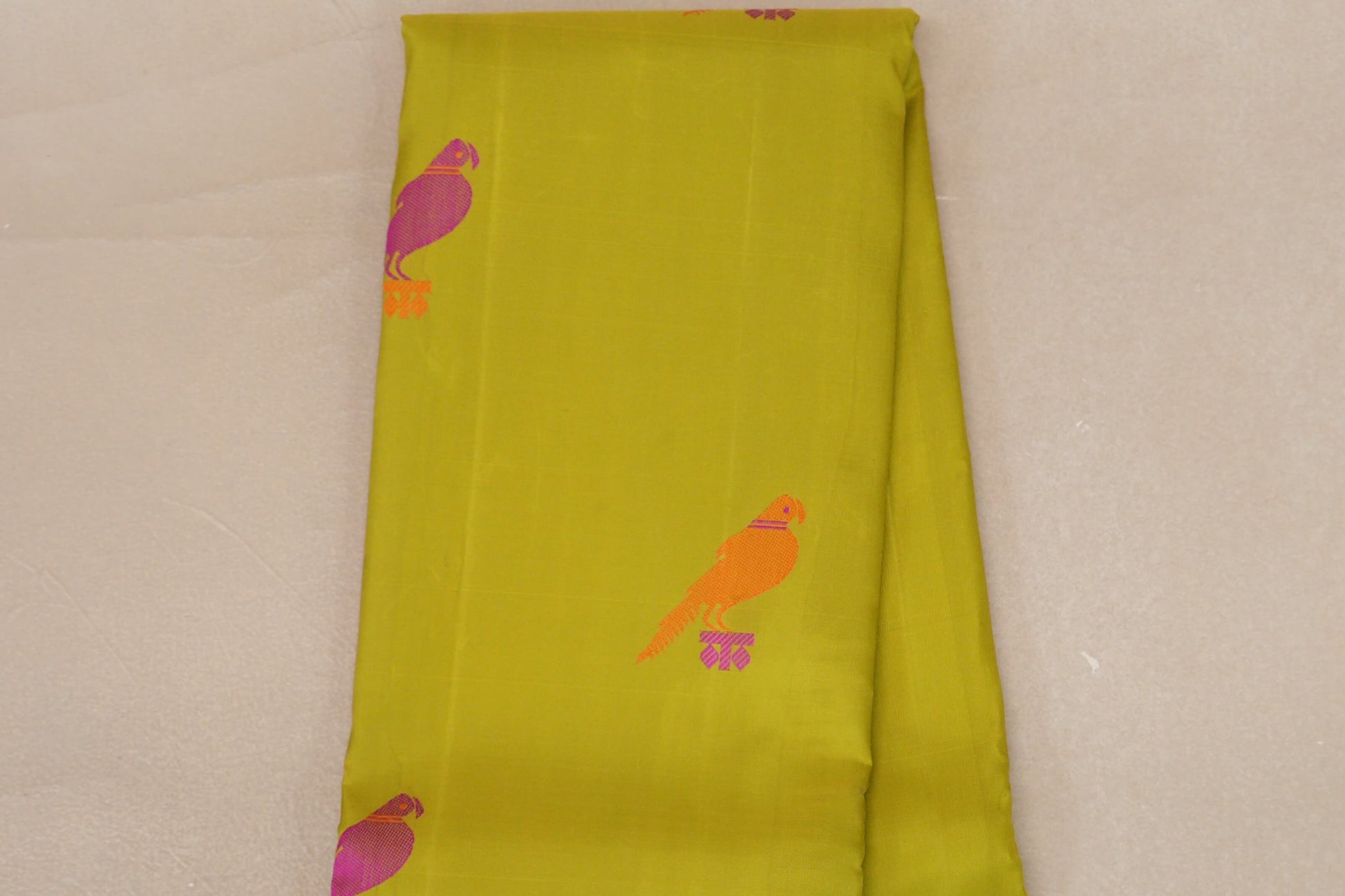Parrot Green Borderless Thread Woven Vintage Kanjivaram Silk Saree body