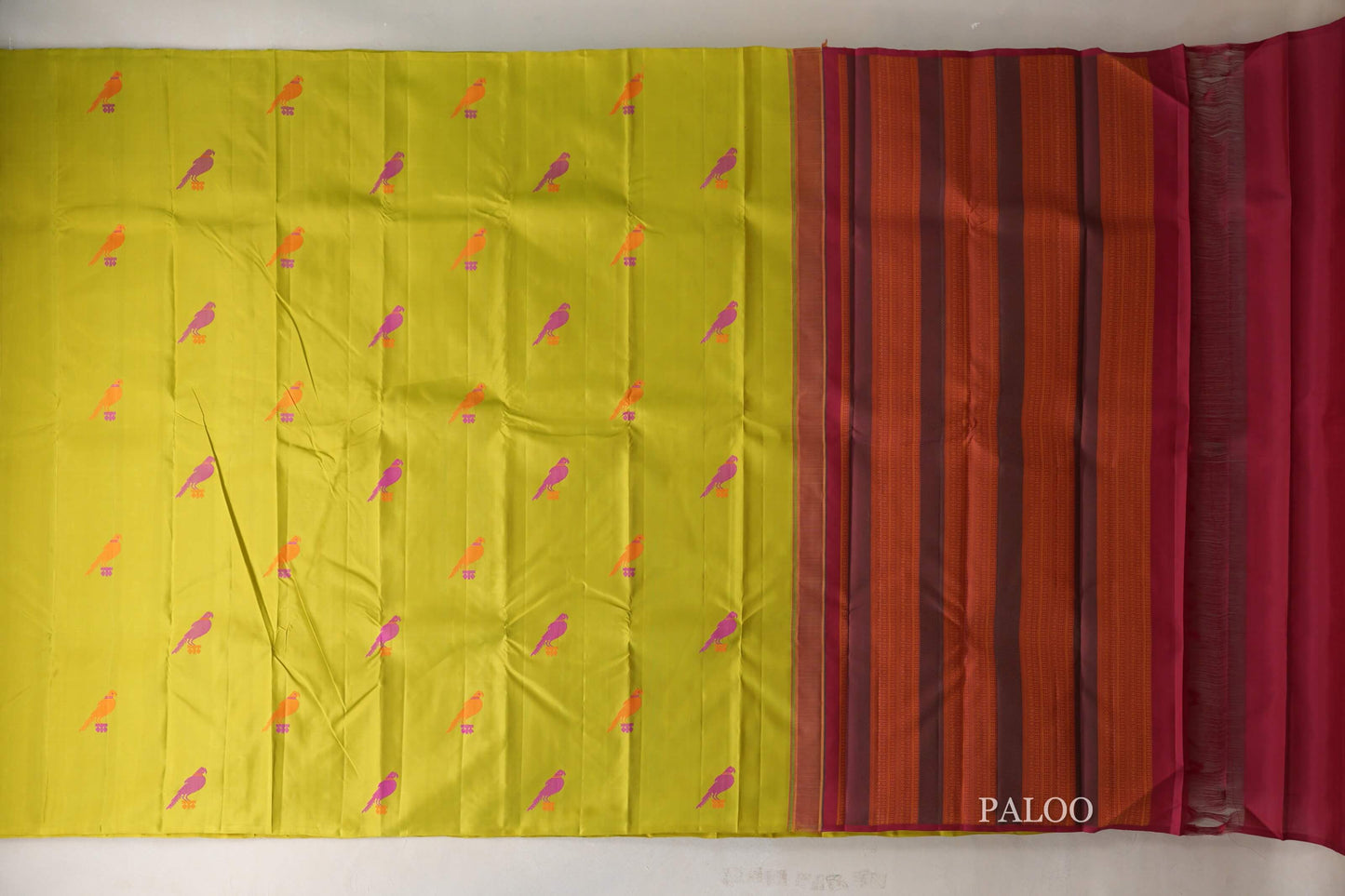 Parrot Green Borderless Thread Woven Vintage Kanjivaram Silk Saree paloo