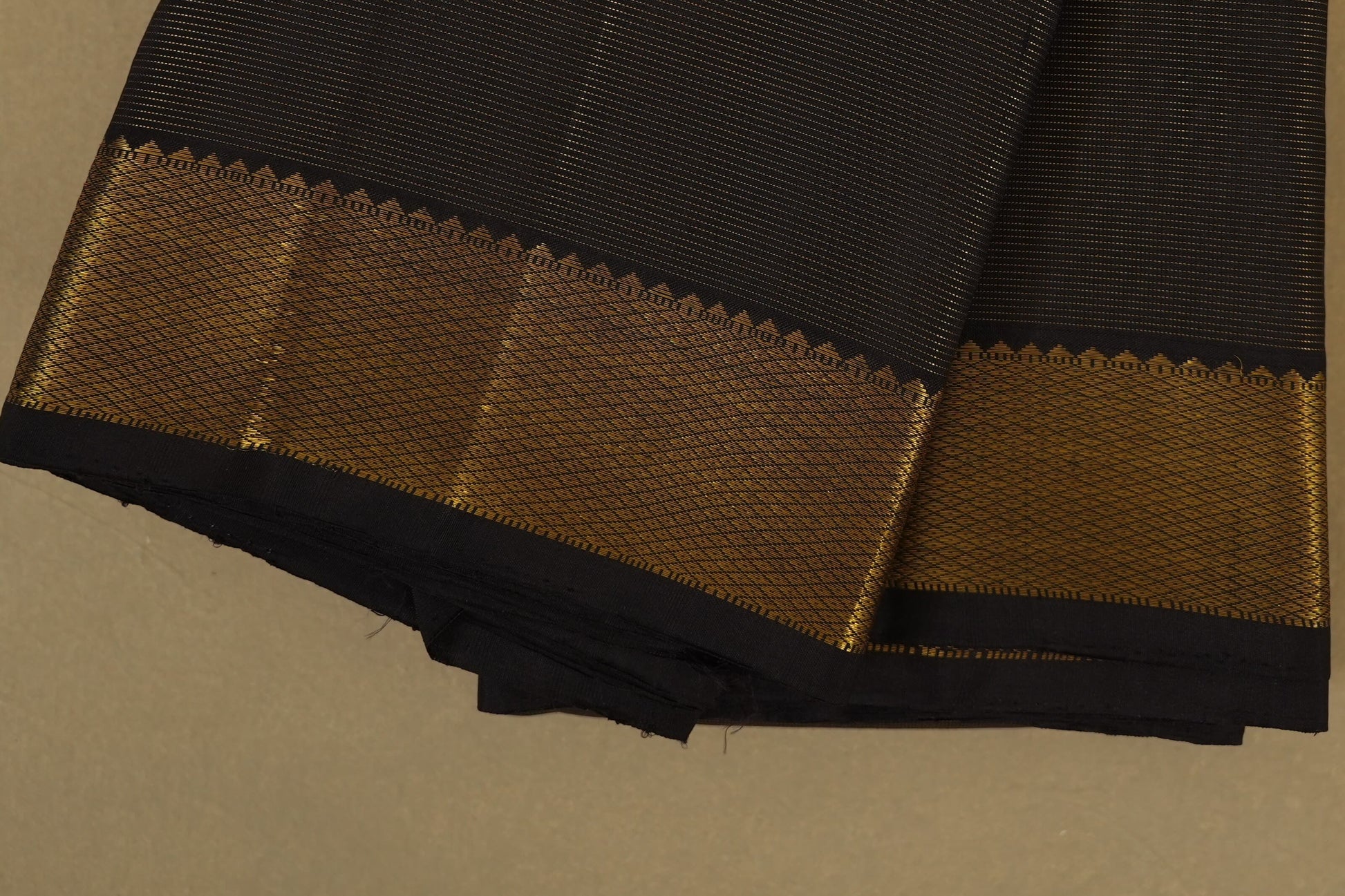Deep Brown Vintage Kanjivaram Silk Saree border