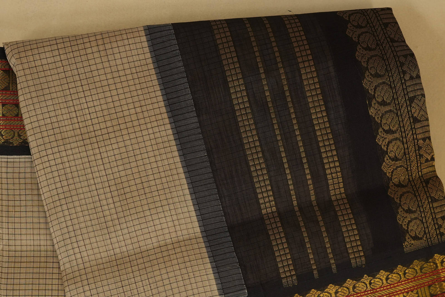 Beige with Black Borders Silk Cotton Saree body