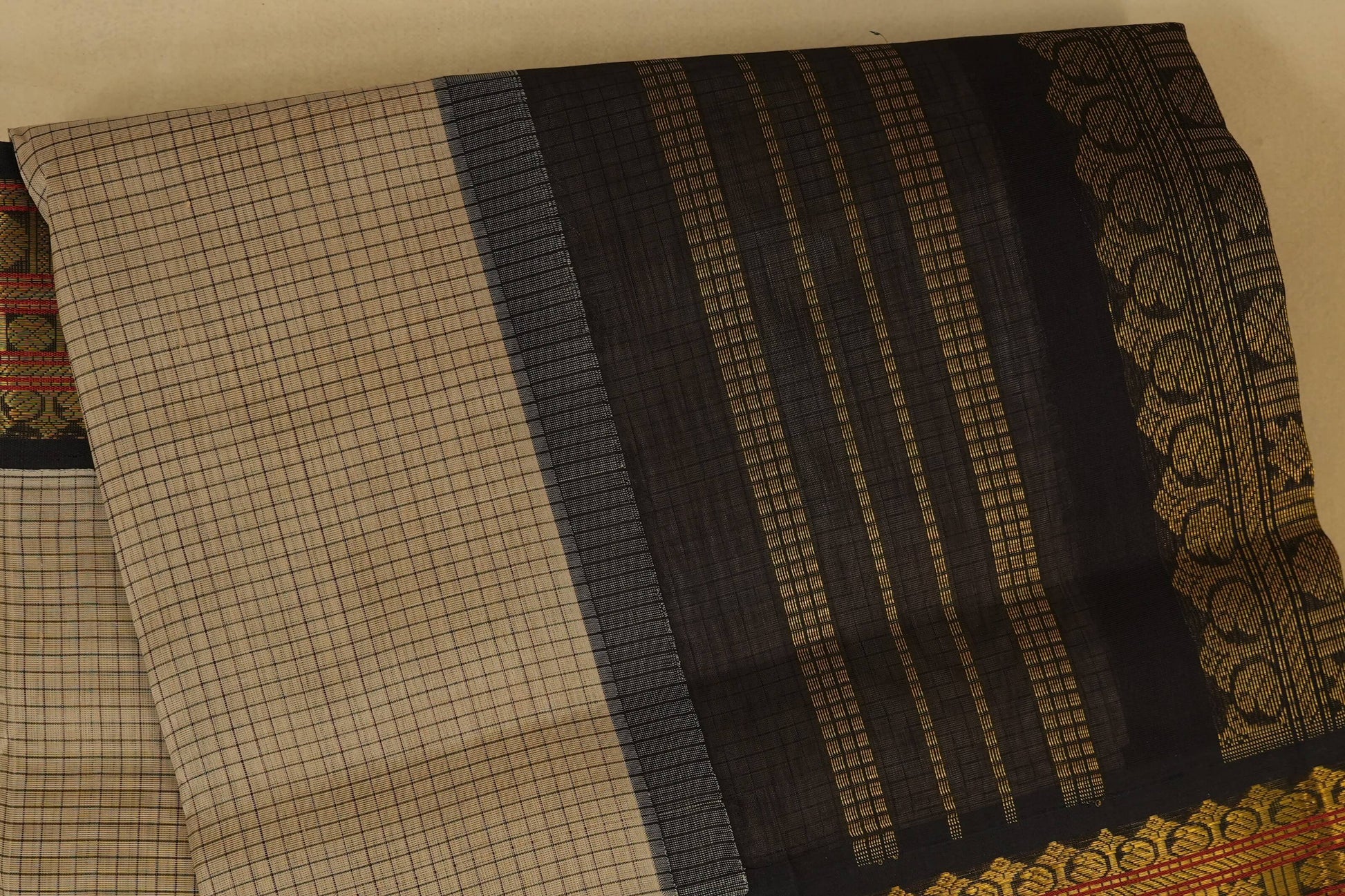 Beige with Black Borders Silk Cotton Saree body
