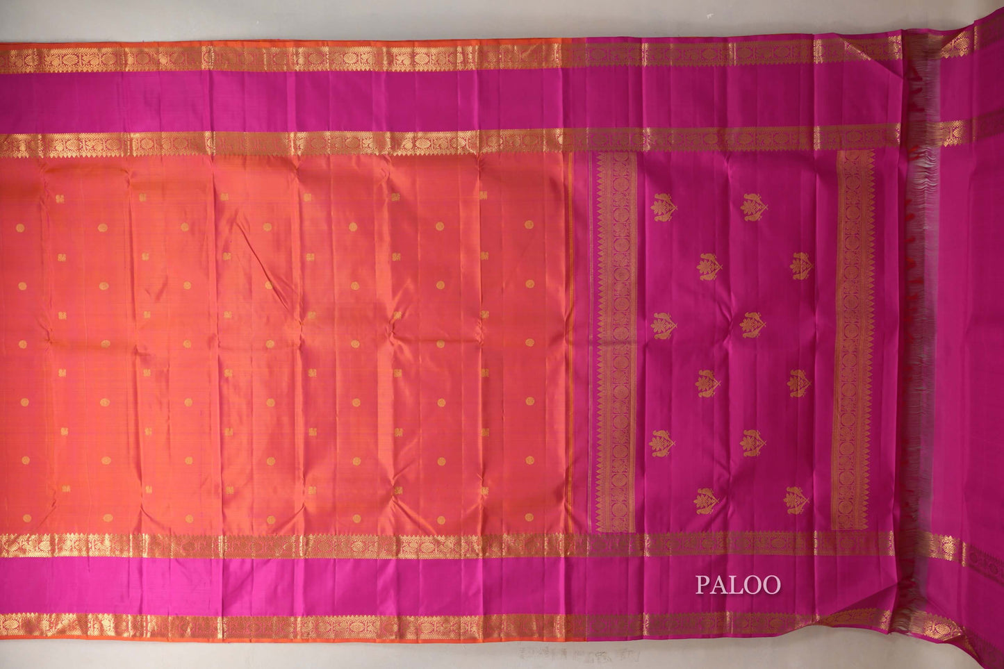 Dual Tone of Pink and Orange with Deep Pink Borders Vintage Kanjivaram Silk Saree paloo