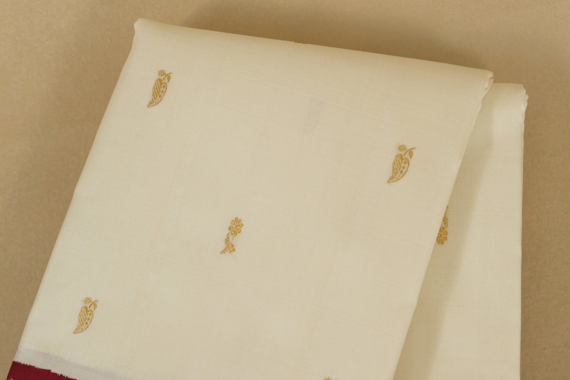 White with Maroon Borders Vintage Kanjivaram Silk Saree body