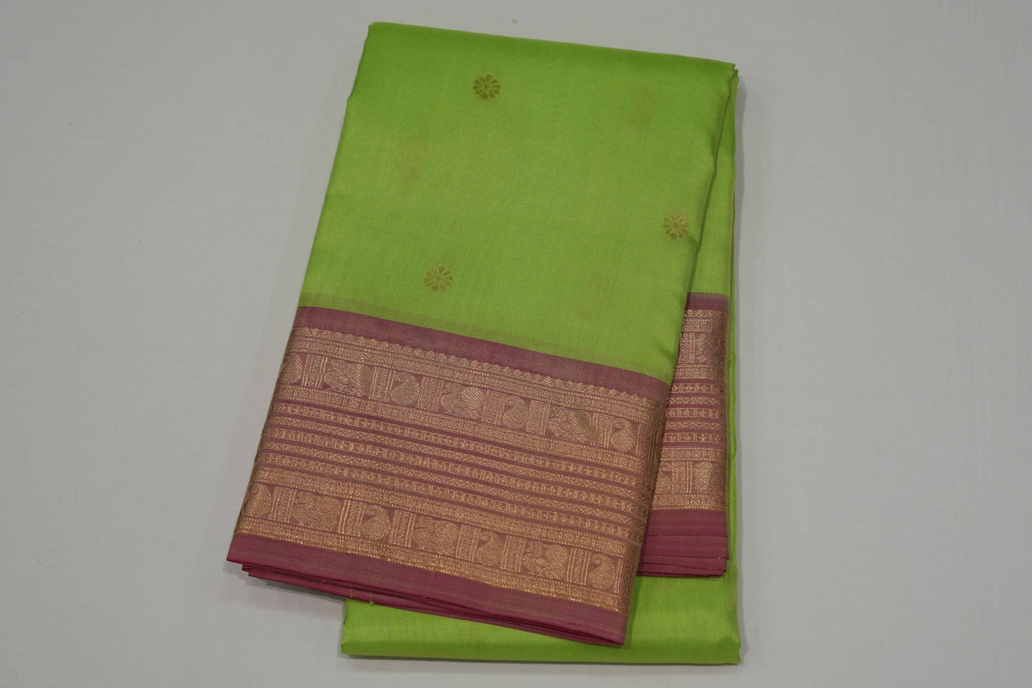 Pistha green light weight kanchipuram silk saree