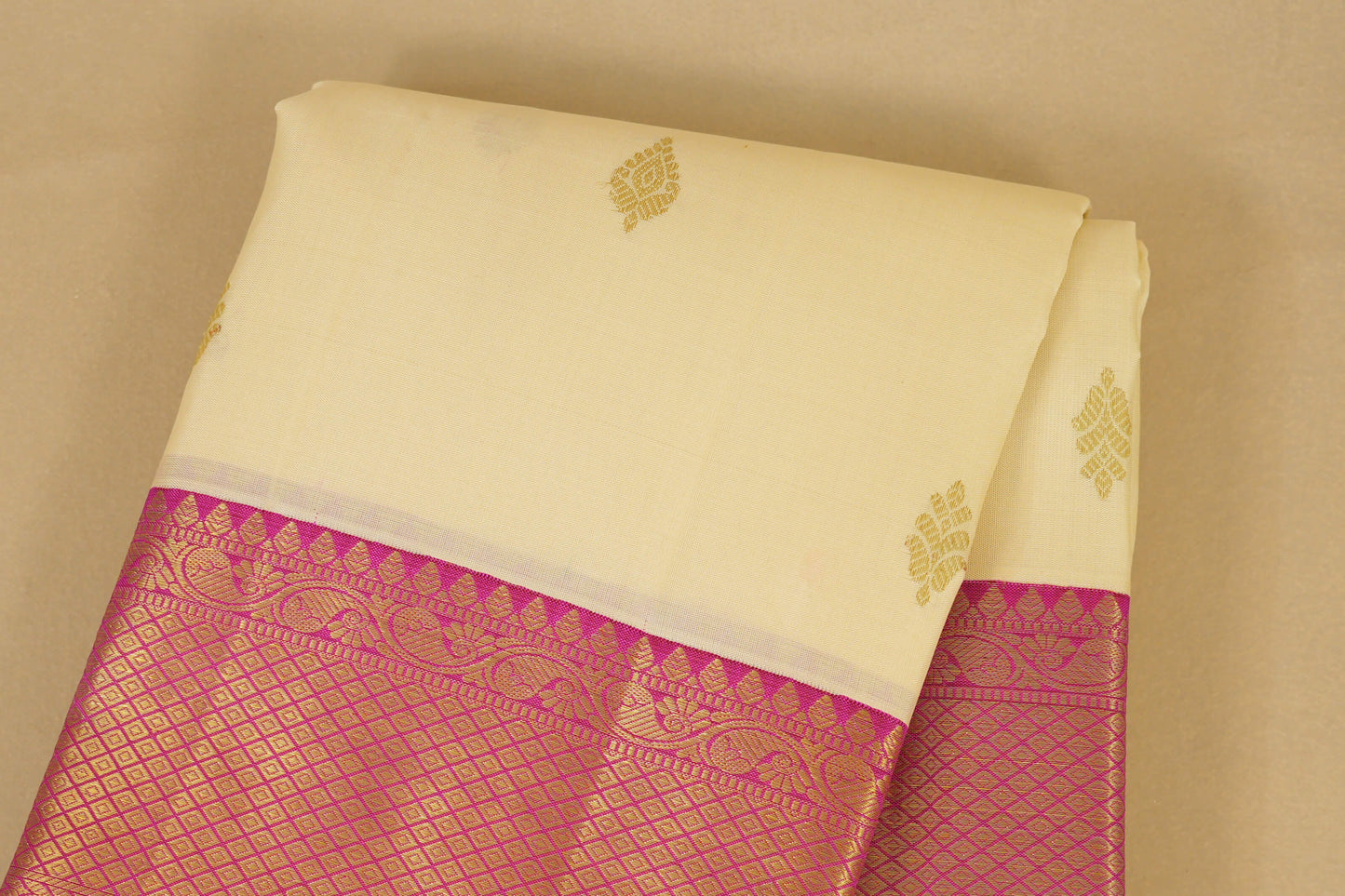 Half White Vintage Kanjivaram Silk  body zoom