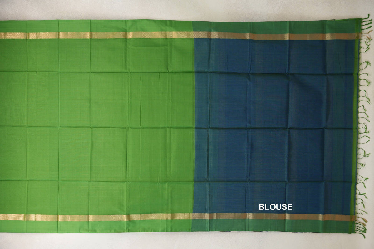 Laid-flat Maheshwari silk cotton saree with a bright leaf green body, peacock blue blouse piece, gold-striped borders and green tassels.
