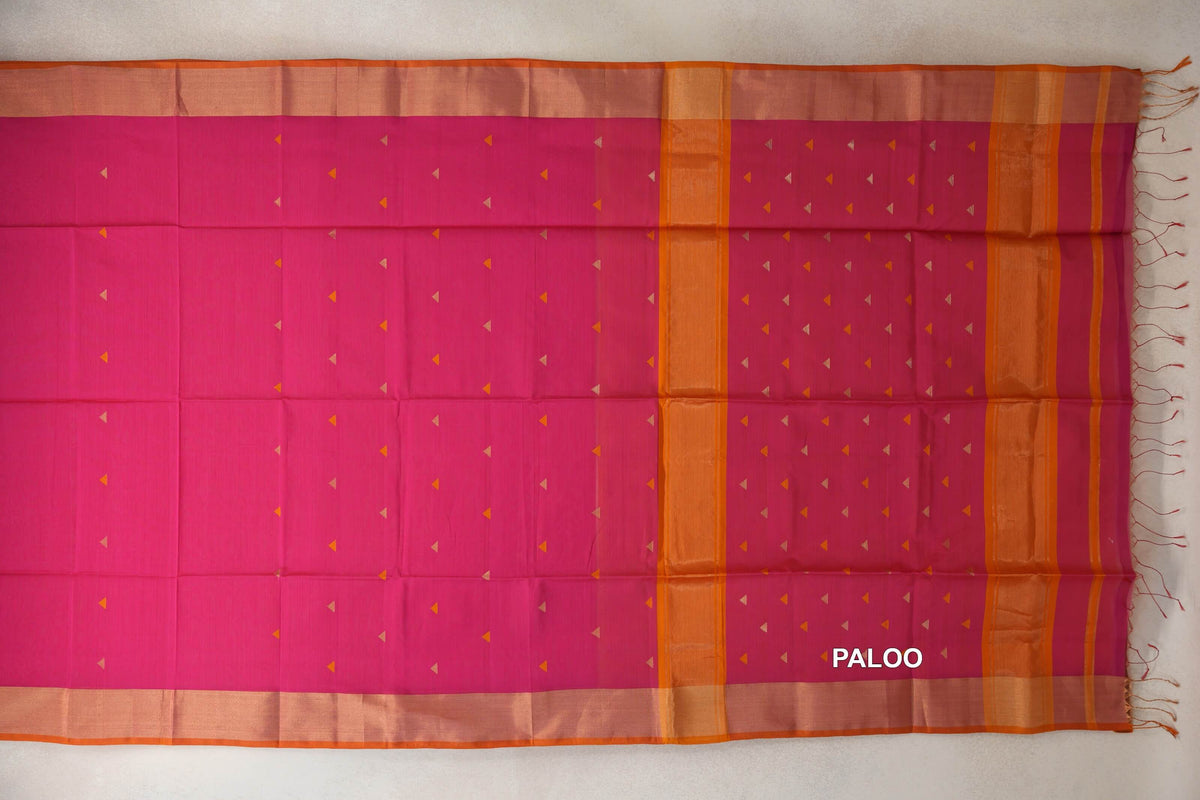 Laid-flat Rani Pink Maheshwari silk cotton saree with orange borders and a tasseled pallu with orange bands and small triangle motifs.