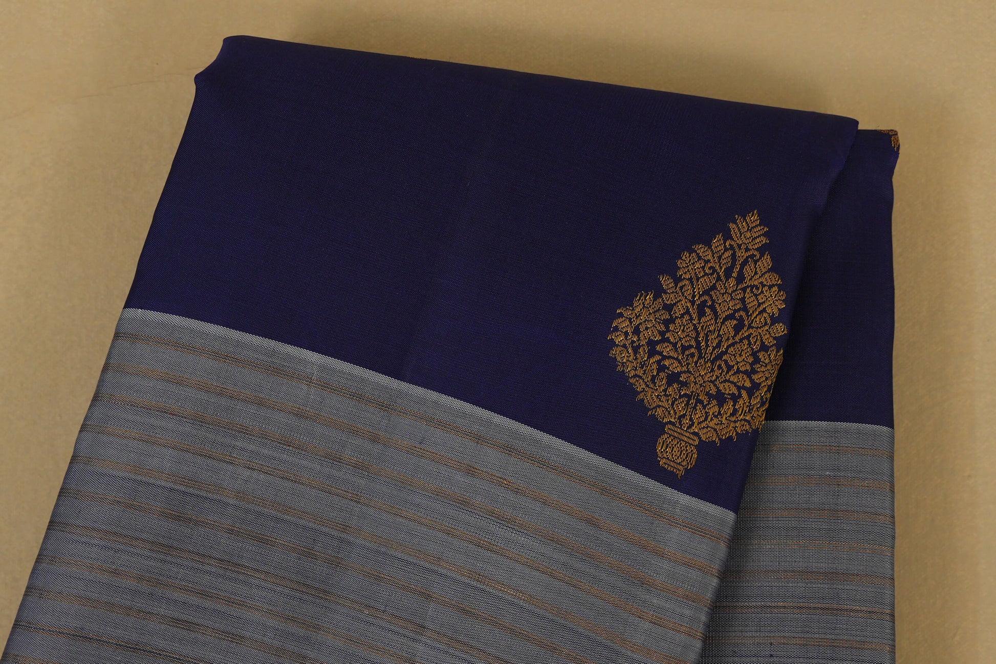 Navy Blue and Grey Borders Vintage Kanjivaram Silk Saree body