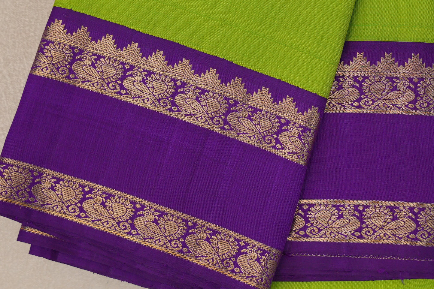 Parrot Green Vintage Kanjivaram Silk Saree rettai pettu border