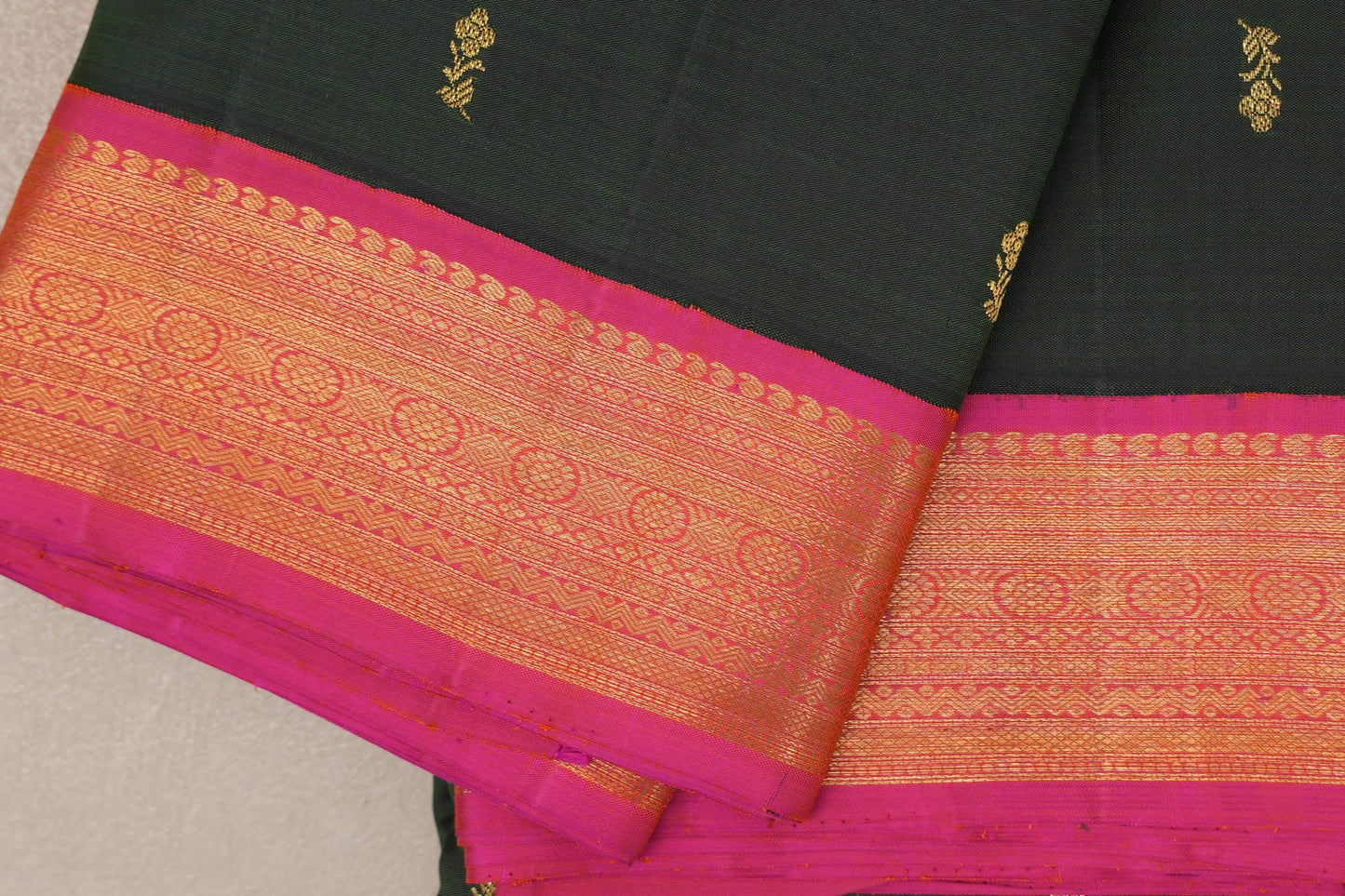 Bottle Green Vintage Kanjivaram Silk Saree border
