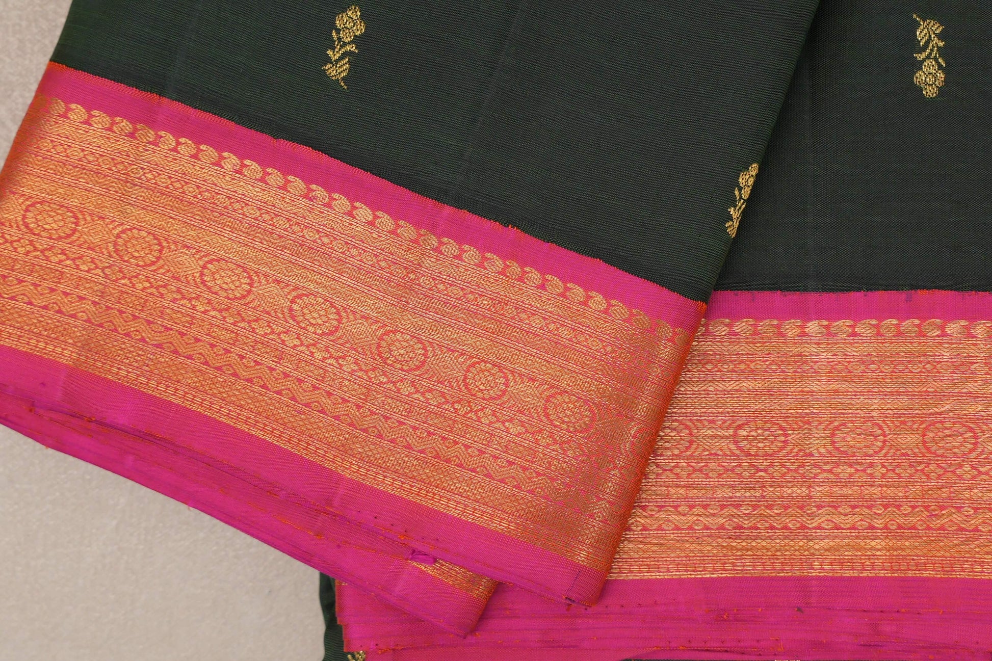 Bottle Green Vintage Kanjivaram Silk Saree border