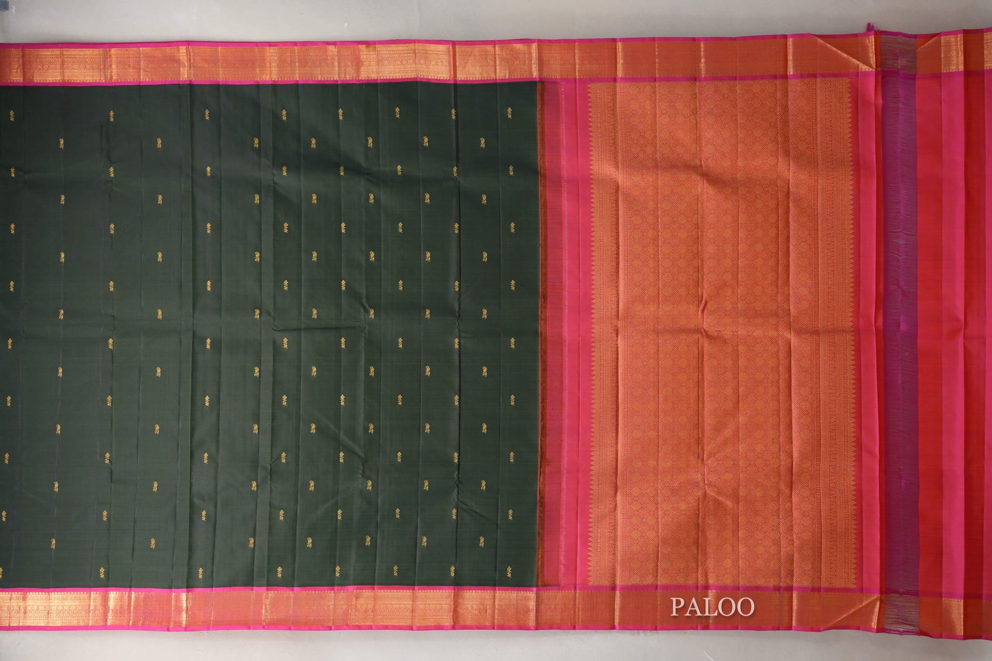 Bottle Green with Orangish Pink Borders Vintage Kanjivaram Silk Saree paloo