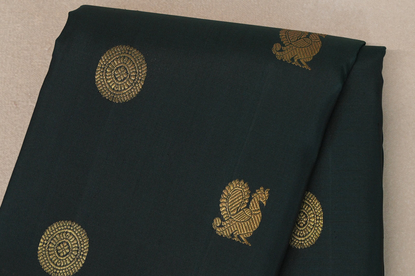 Deep Bottle Green with Deep Magenta Borders Vintage Kanjivaram Silk Saree body