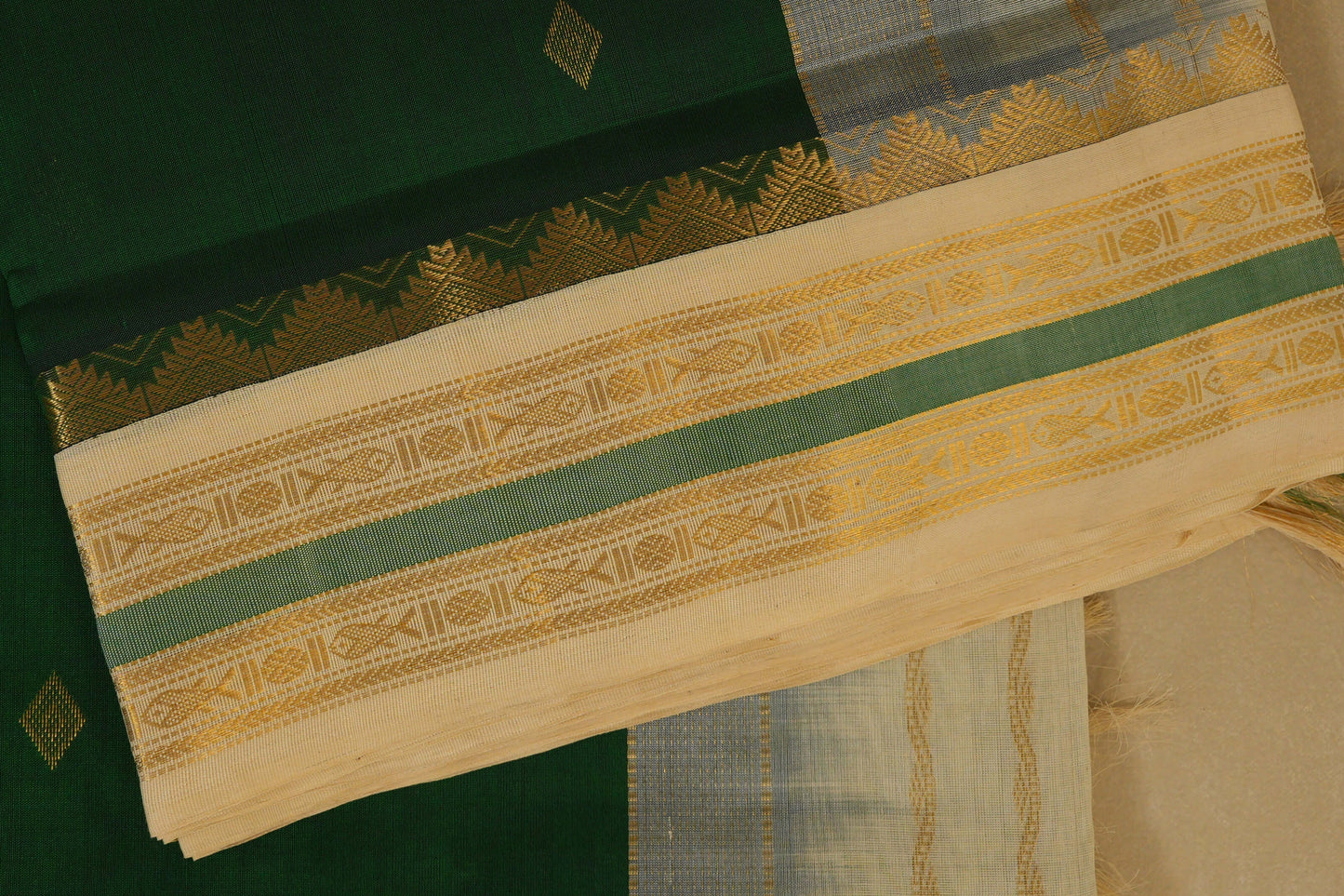 Bottle Green with Off-white Borders Silk Cotton Saree online