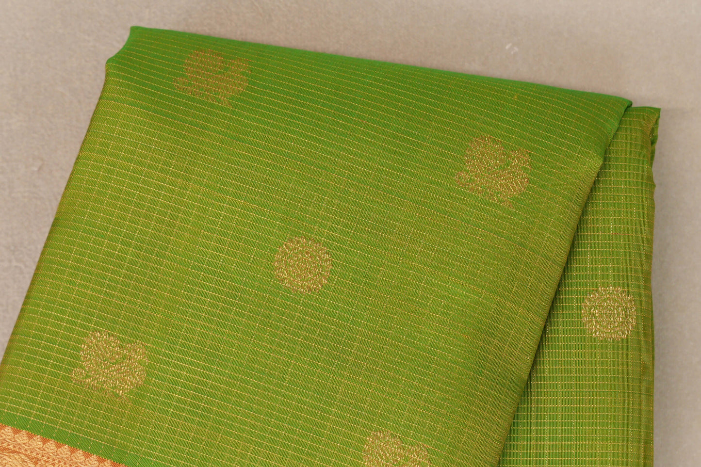 Dual Tone of Parrot Green and Yellow Vintage Heirloom Kanjivaram Silk Saree body zoom