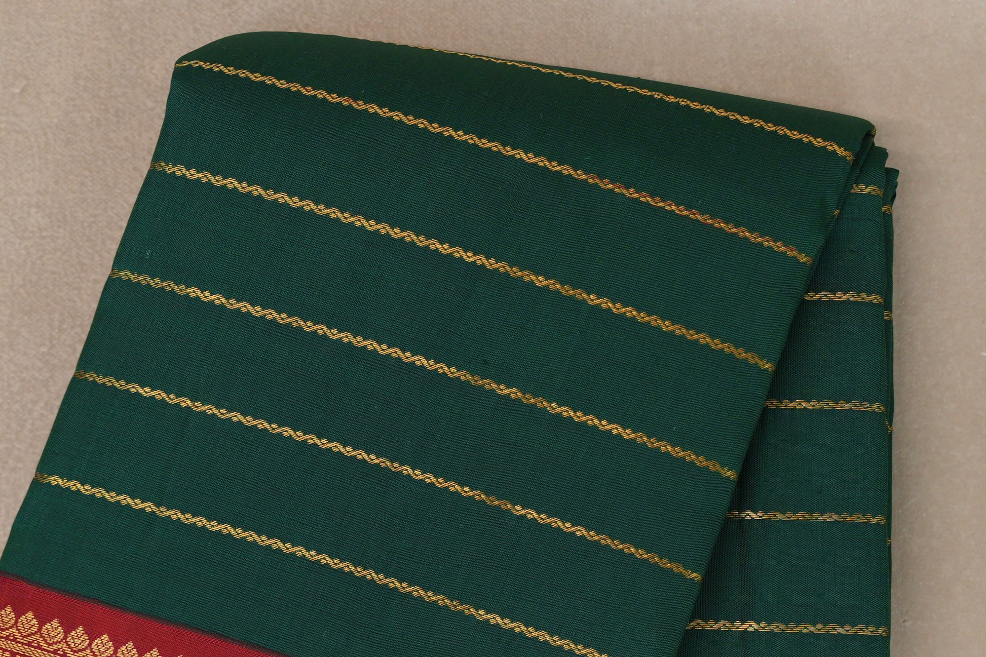 Deep Green with Crimson Red Vintage Kanjivaram Silk Saree body zoom