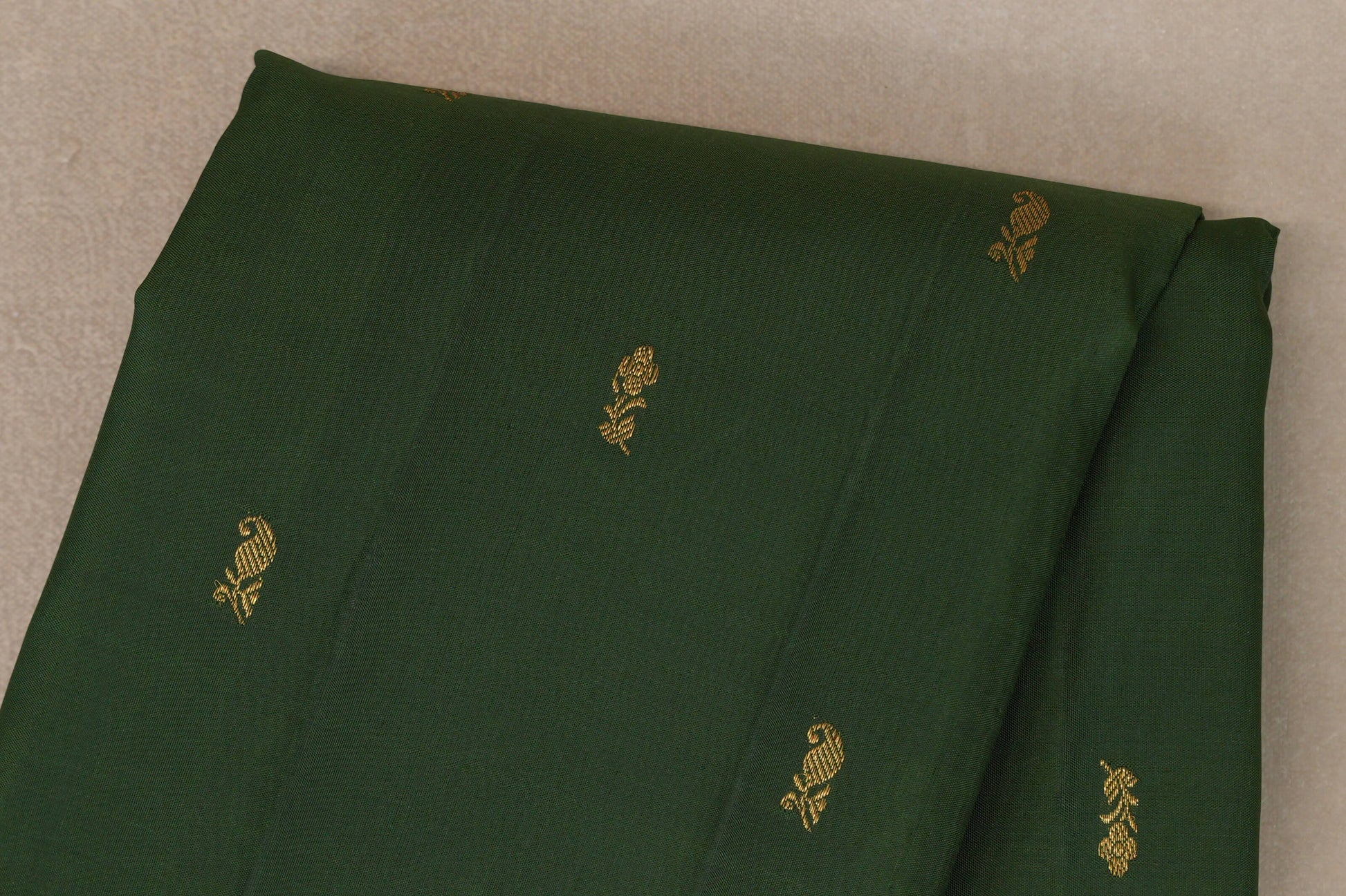 Emerald Green Vintage Kanjivaram Silk Saree body zoom