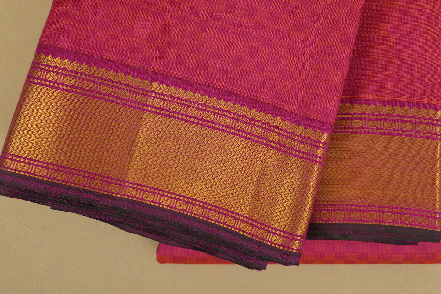 Rani Pink Vintage Kanjivaram Silk Saree border zoom