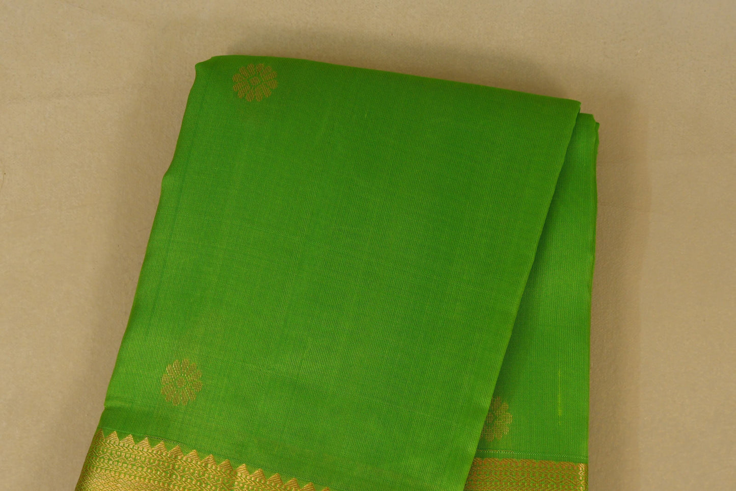 Bright Parrot Green Light Weight Kanchipuram Silk Saree  body zoom