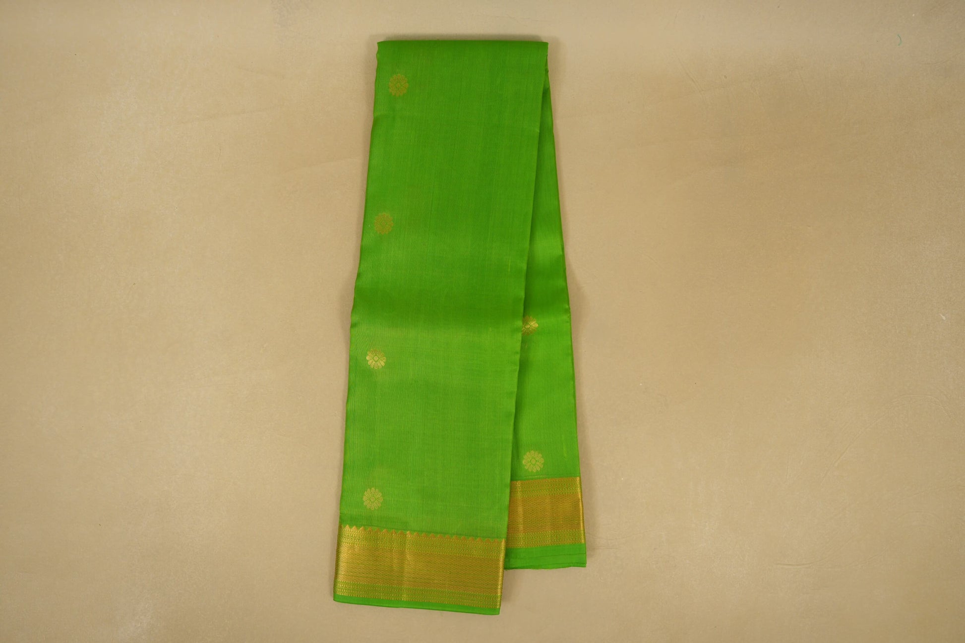 Bright Parrot Green Light Weight Kanchipuram Silk Saree online