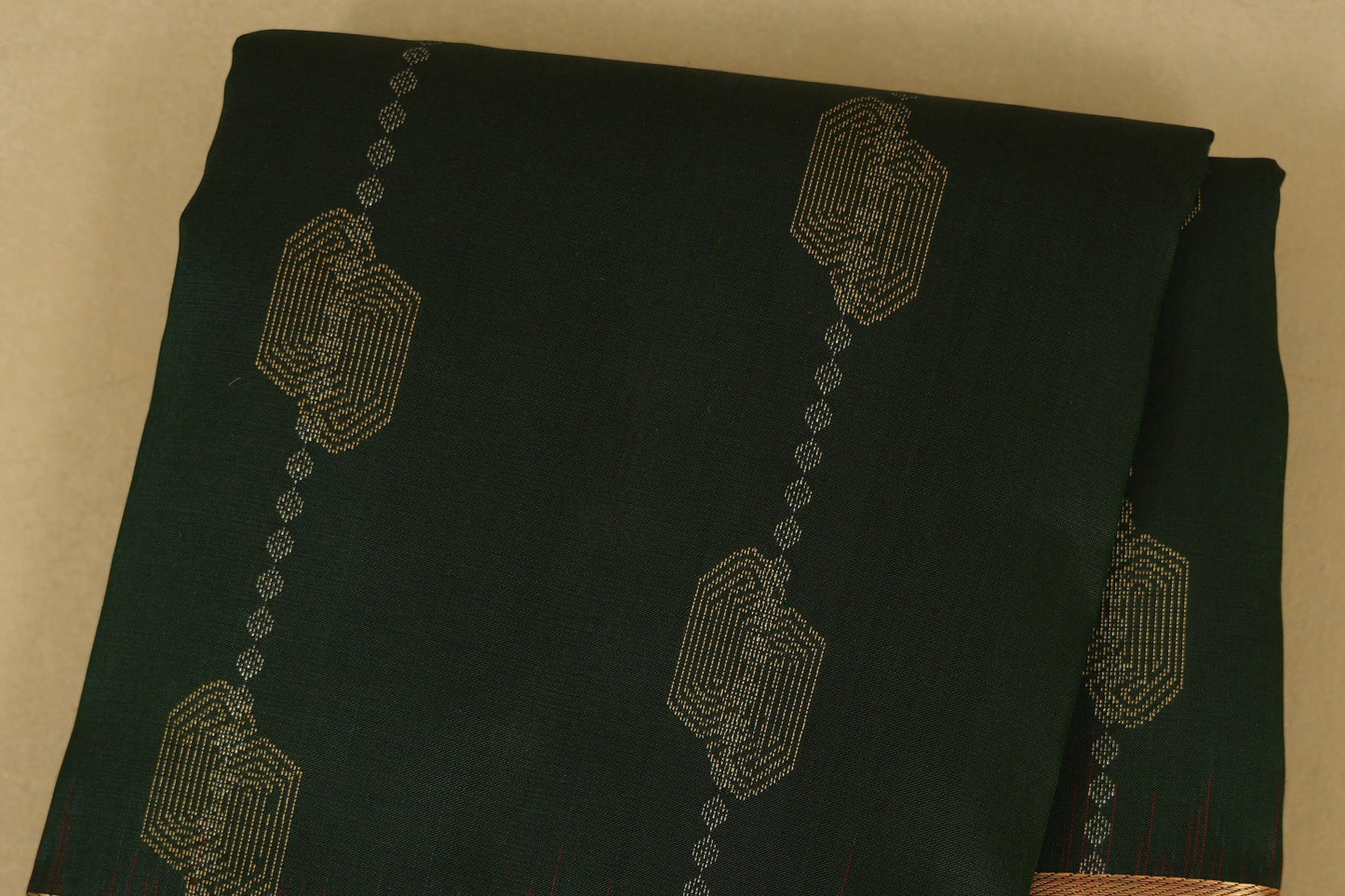 Bottle Green Light Weight Kanchipuram Silk Saree body zoom
