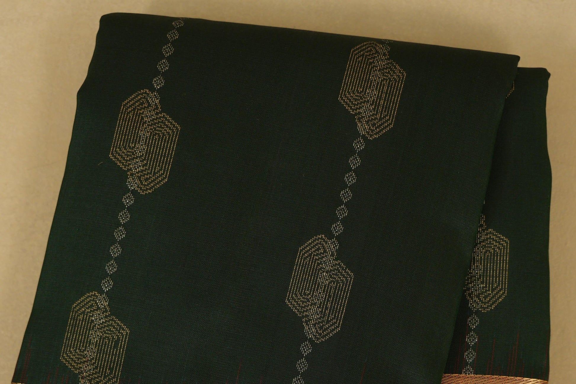 Bottle Green Light Weight Kanchipuram Silk Saree body zoom