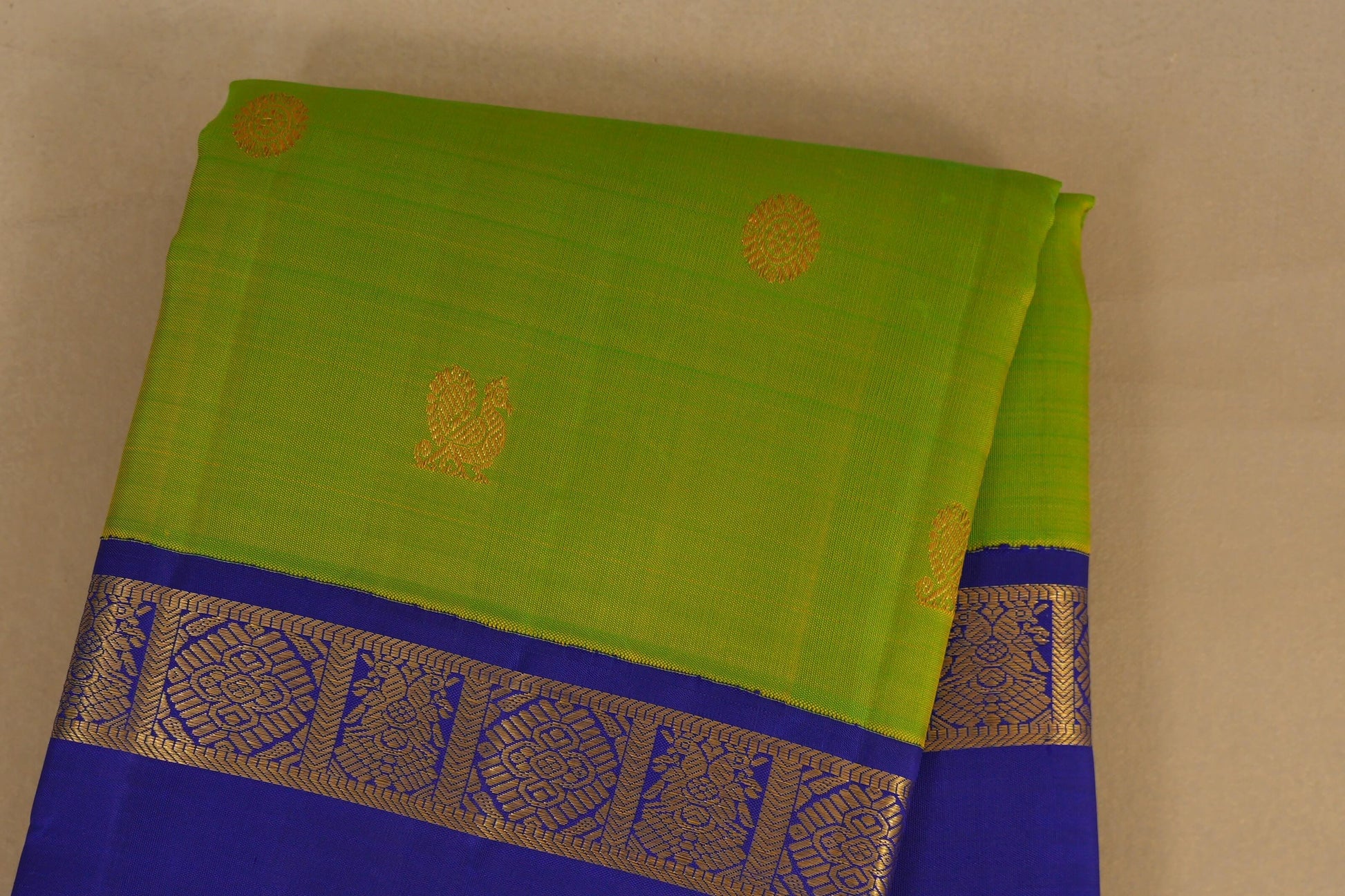 Parrot Green Vintage Kanjivaram Silk Saree body zoom
