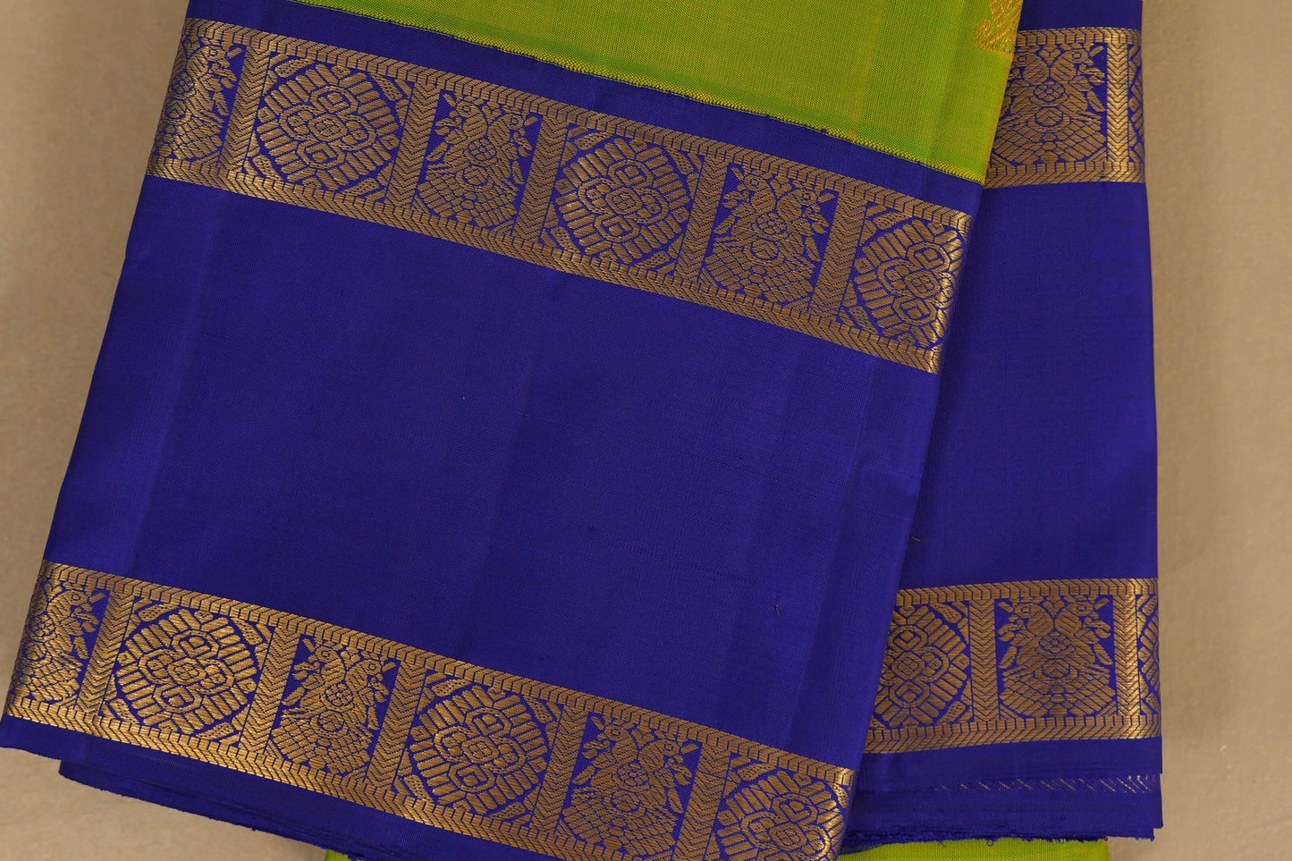 Parrot Green Vintage Kanjivaram Silk Saree border zoom