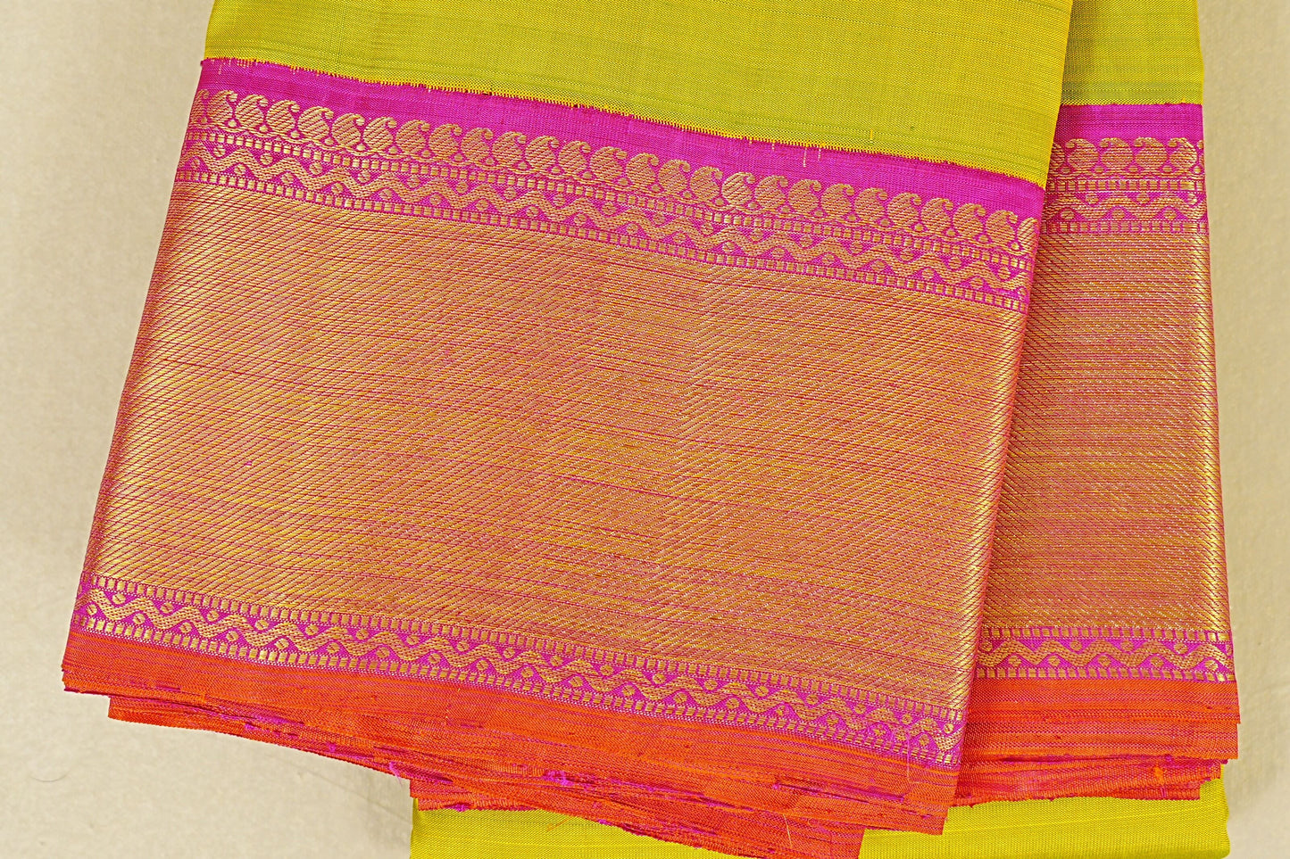  Dual Tone of Green and Yellow Vintage Kanjivaram Silk Saree border zoom